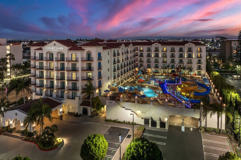 Courtyard by Marriott Anaheim Theme Park Entrance