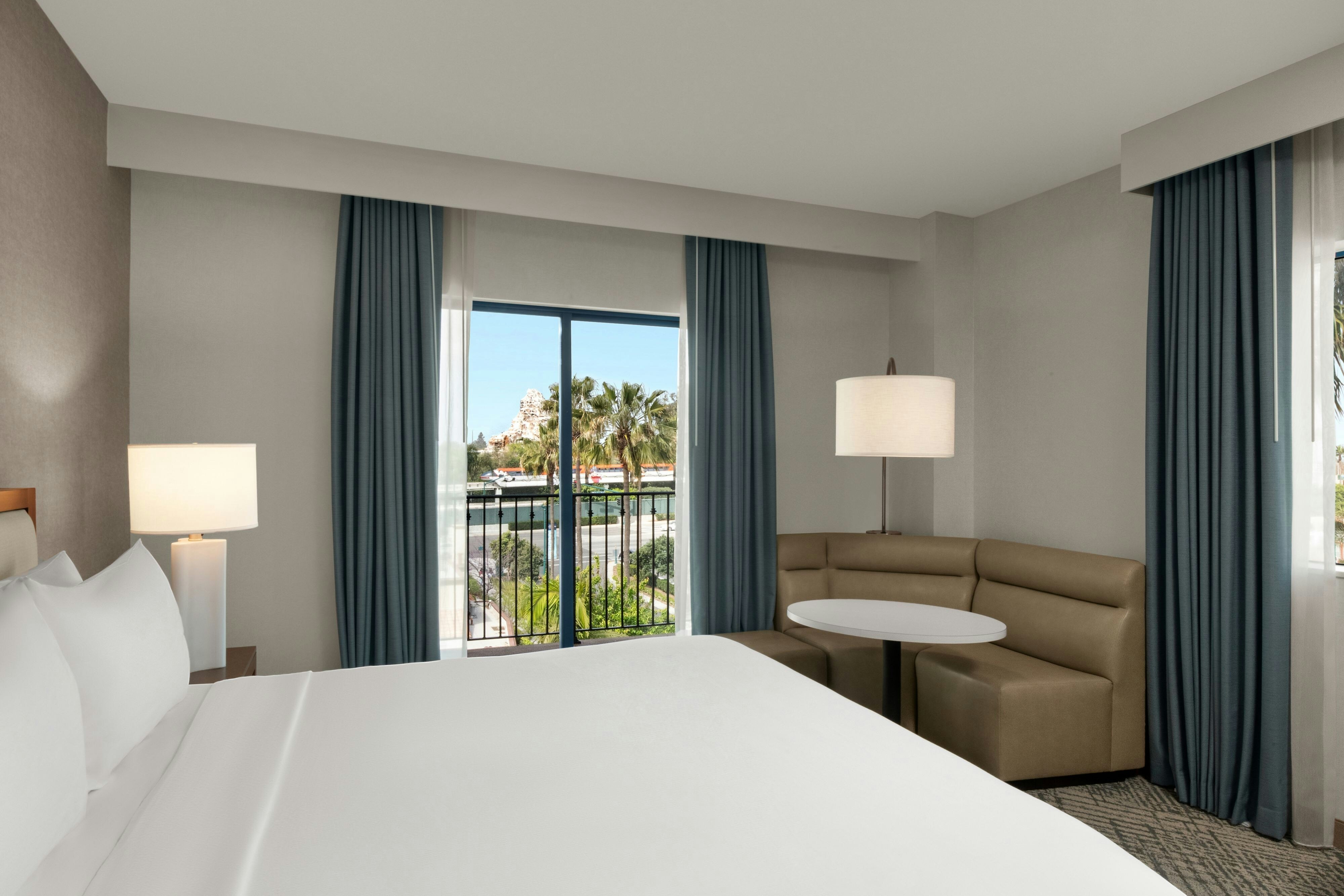 Courtyard by Marriott Anaheim Theme Park Entrance