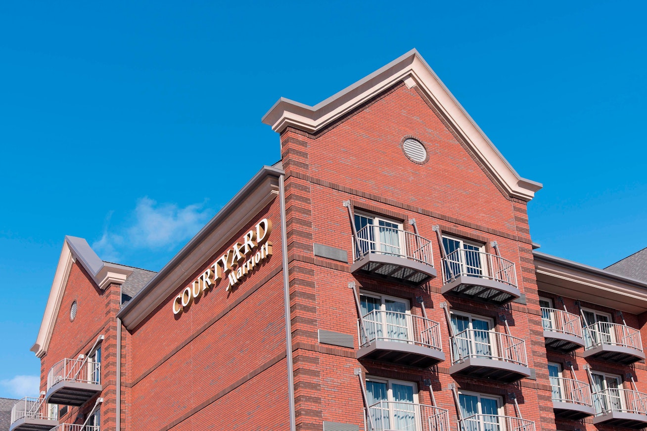 Courtyard Holland Downtown