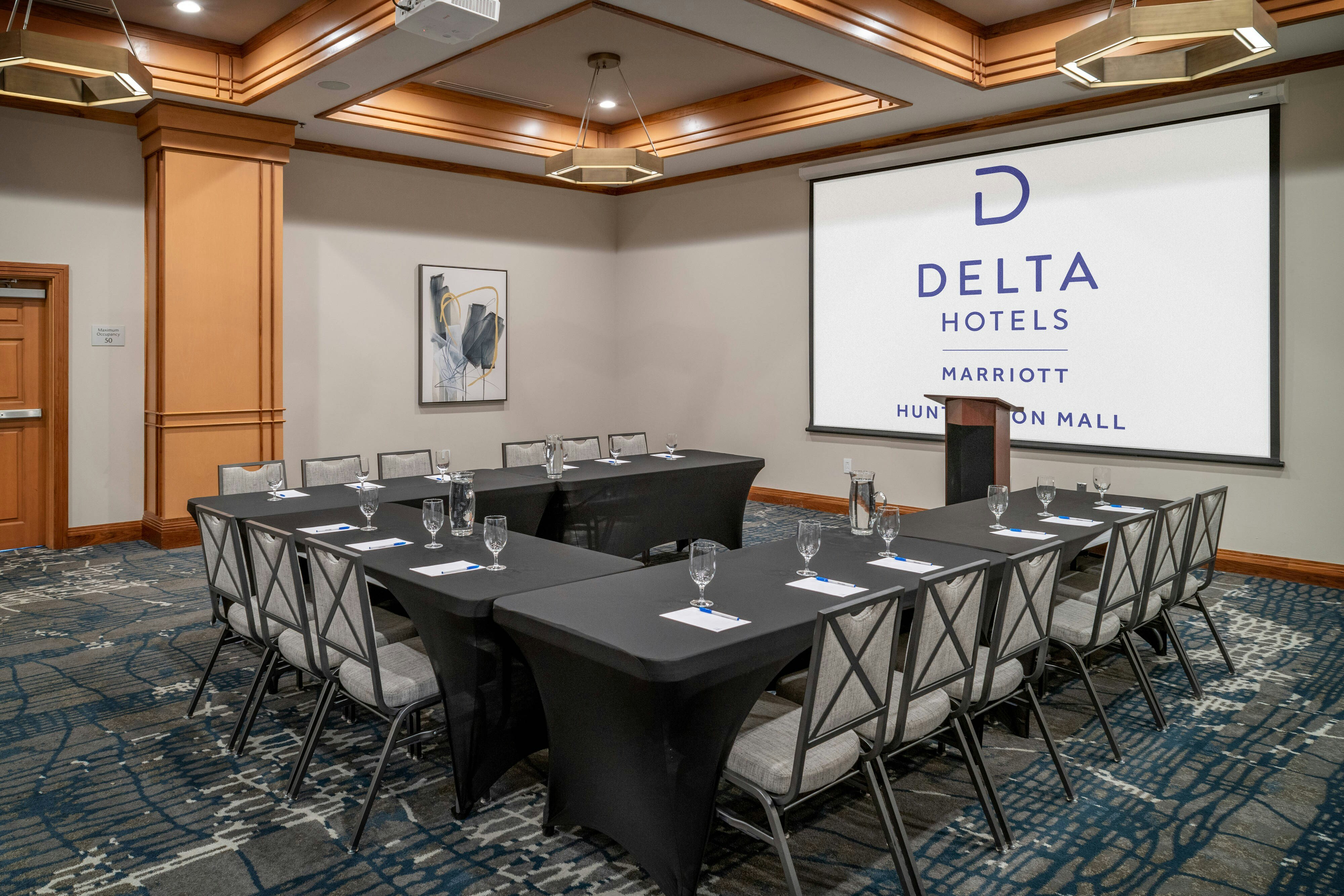 Delta Hotels Huntington Mall