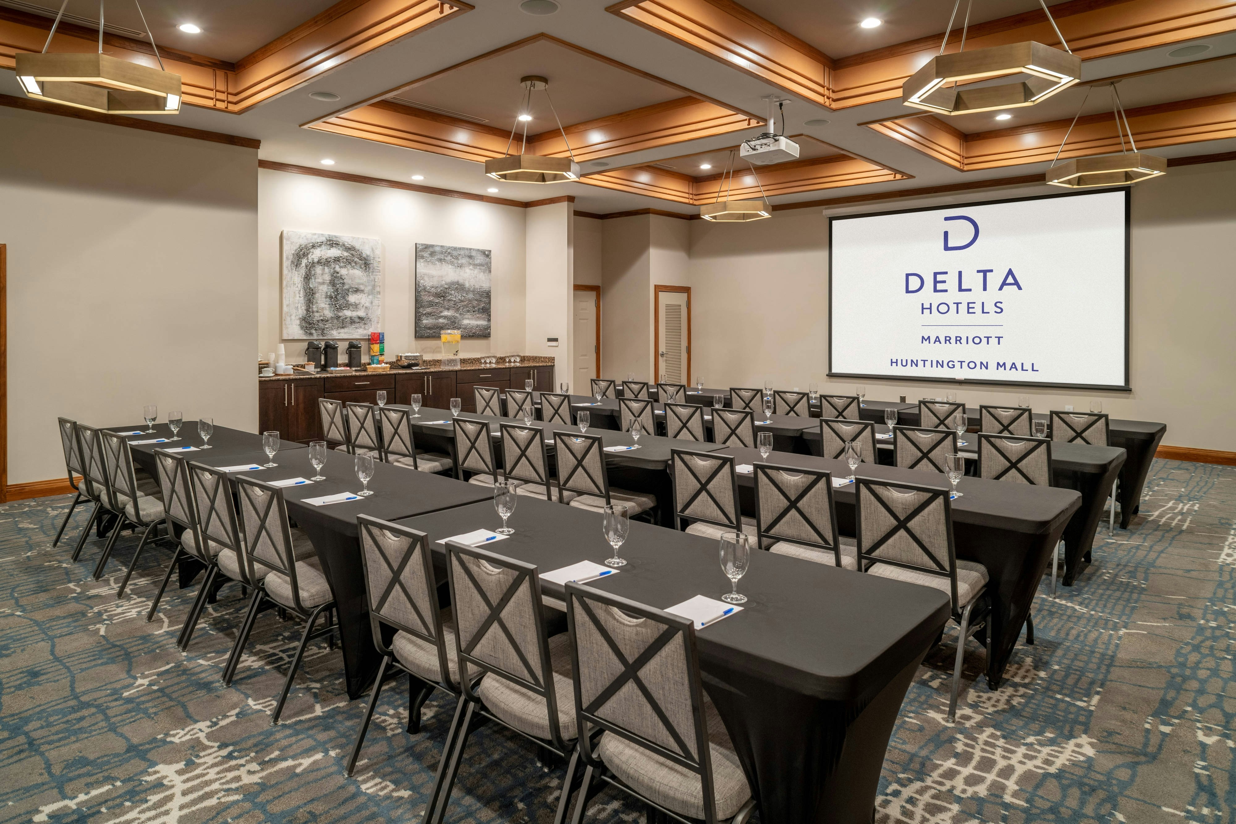 Delta Hotels Huntington Mall