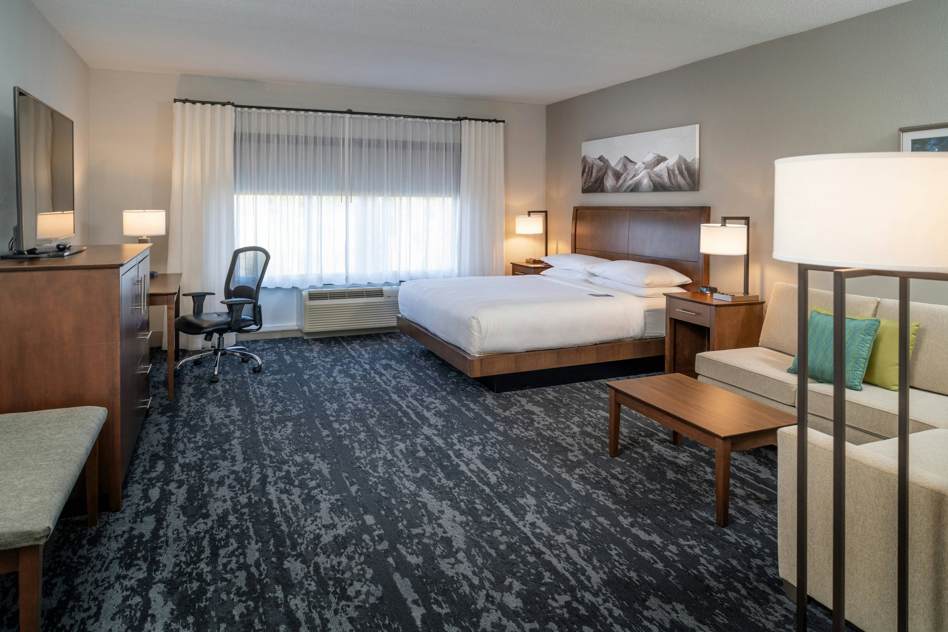 Delta Hotels Huntington Mall
