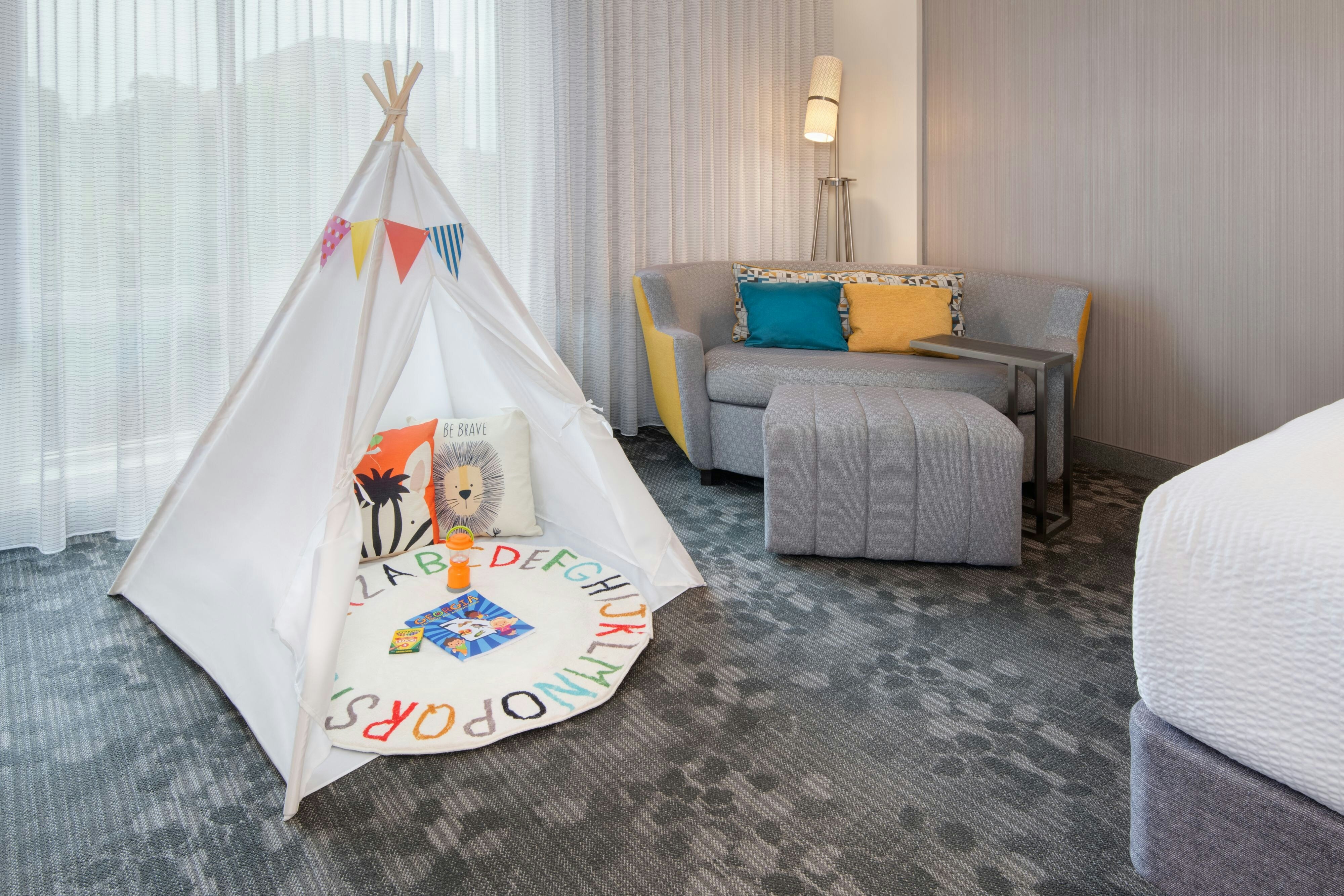 Courtyard by Marriott Atlanta Alpharetta/Avalon Area