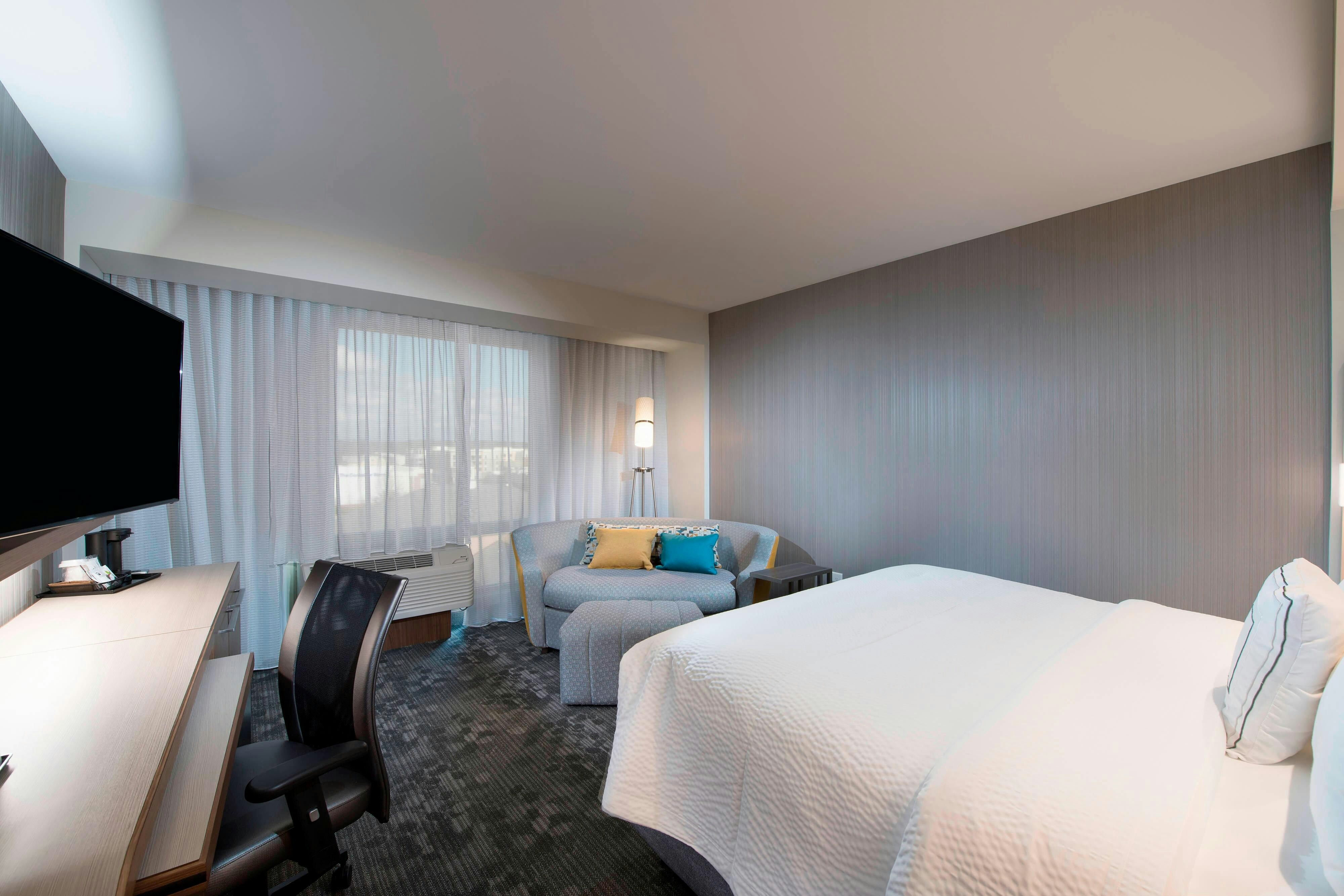Courtyard by Marriott Atlanta Alpharetta/Avalon Area