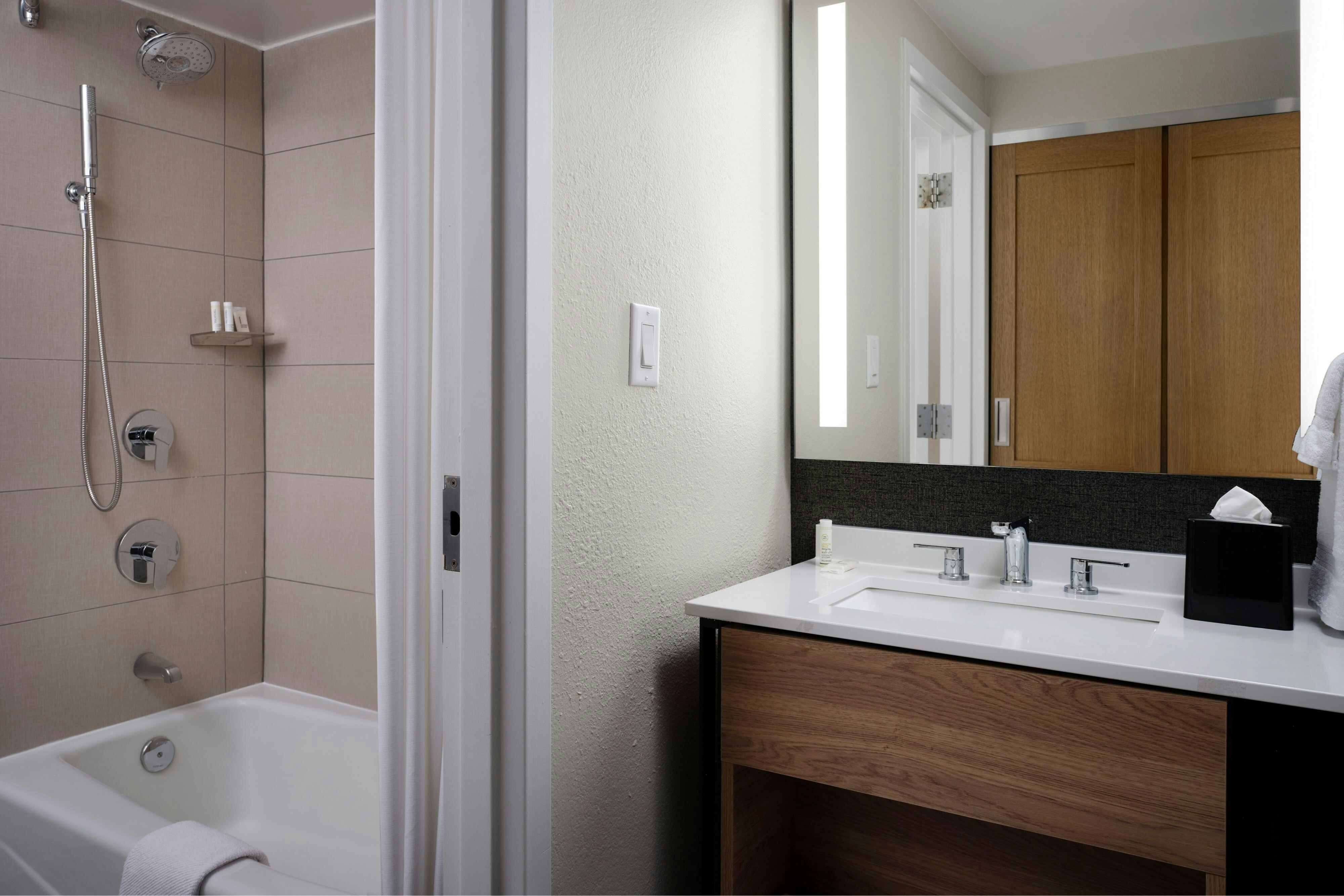 Sheraton Grand Rapids Airport Hotel
