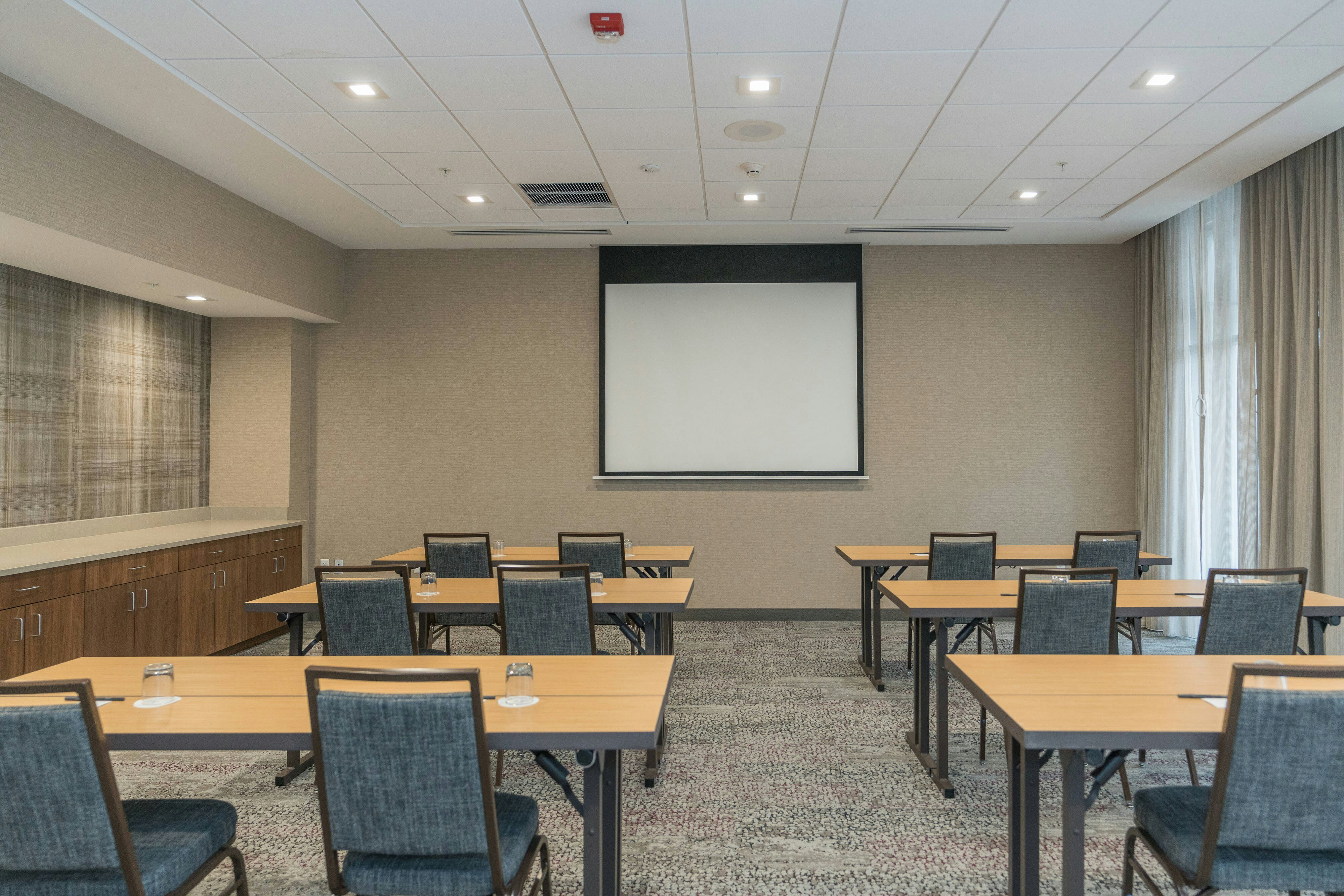 Courtyard by Marriott West Springfield