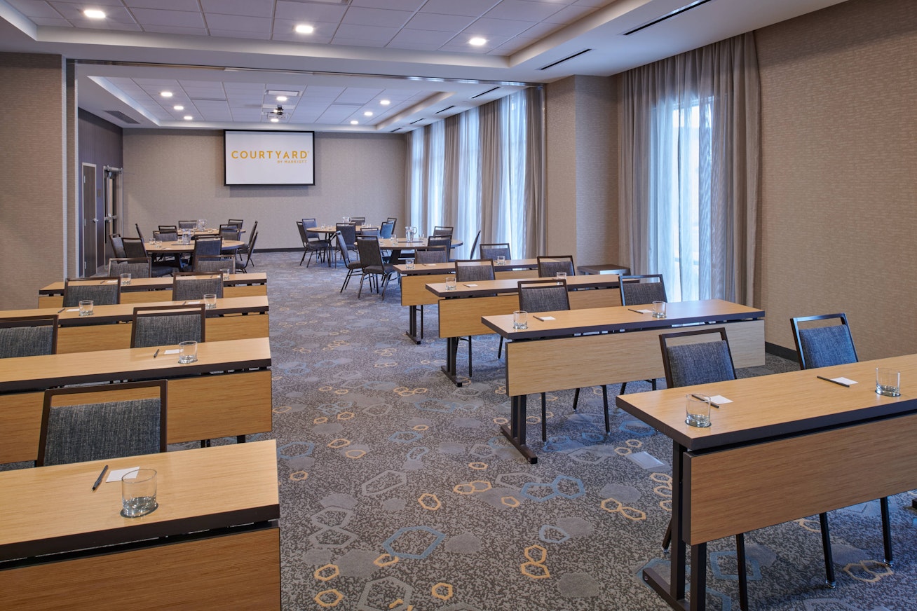 Courtyard by Marriott Petoskey at Victories Square