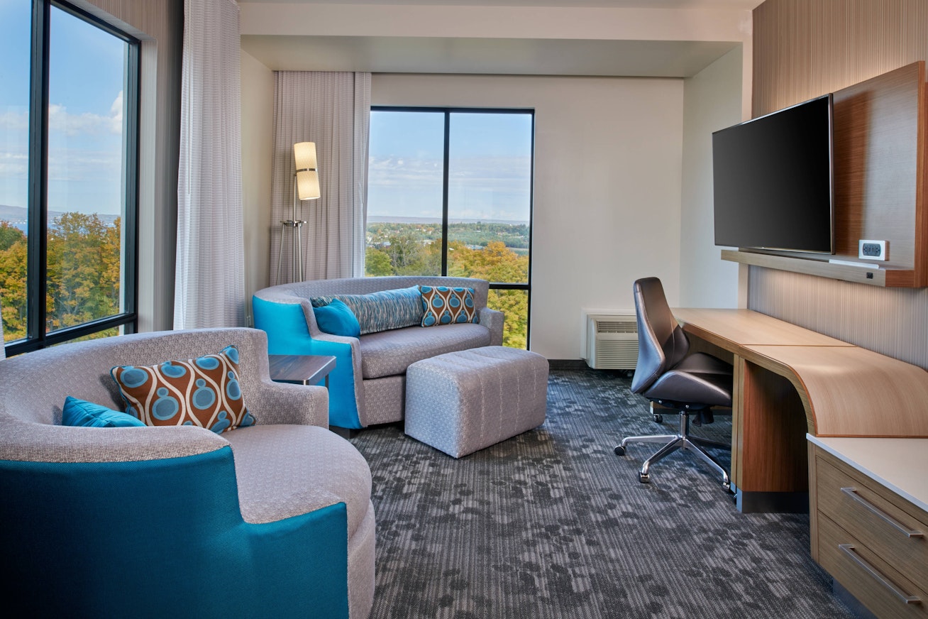 Courtyard by Marriott Petoskey at Victories Square