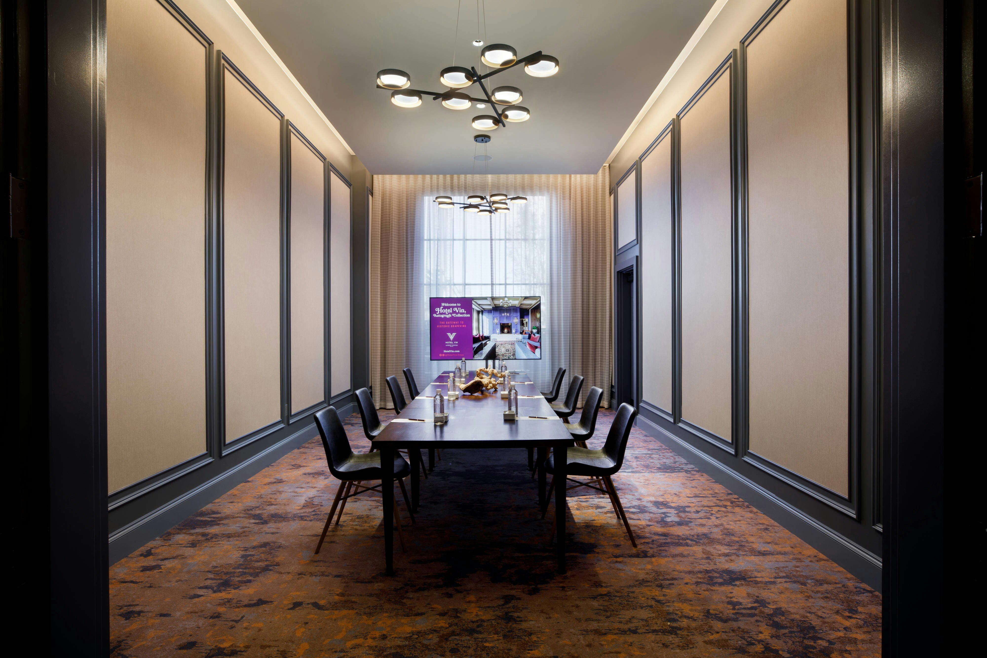 Hotel Vin, Grapevine, Autograph Collection