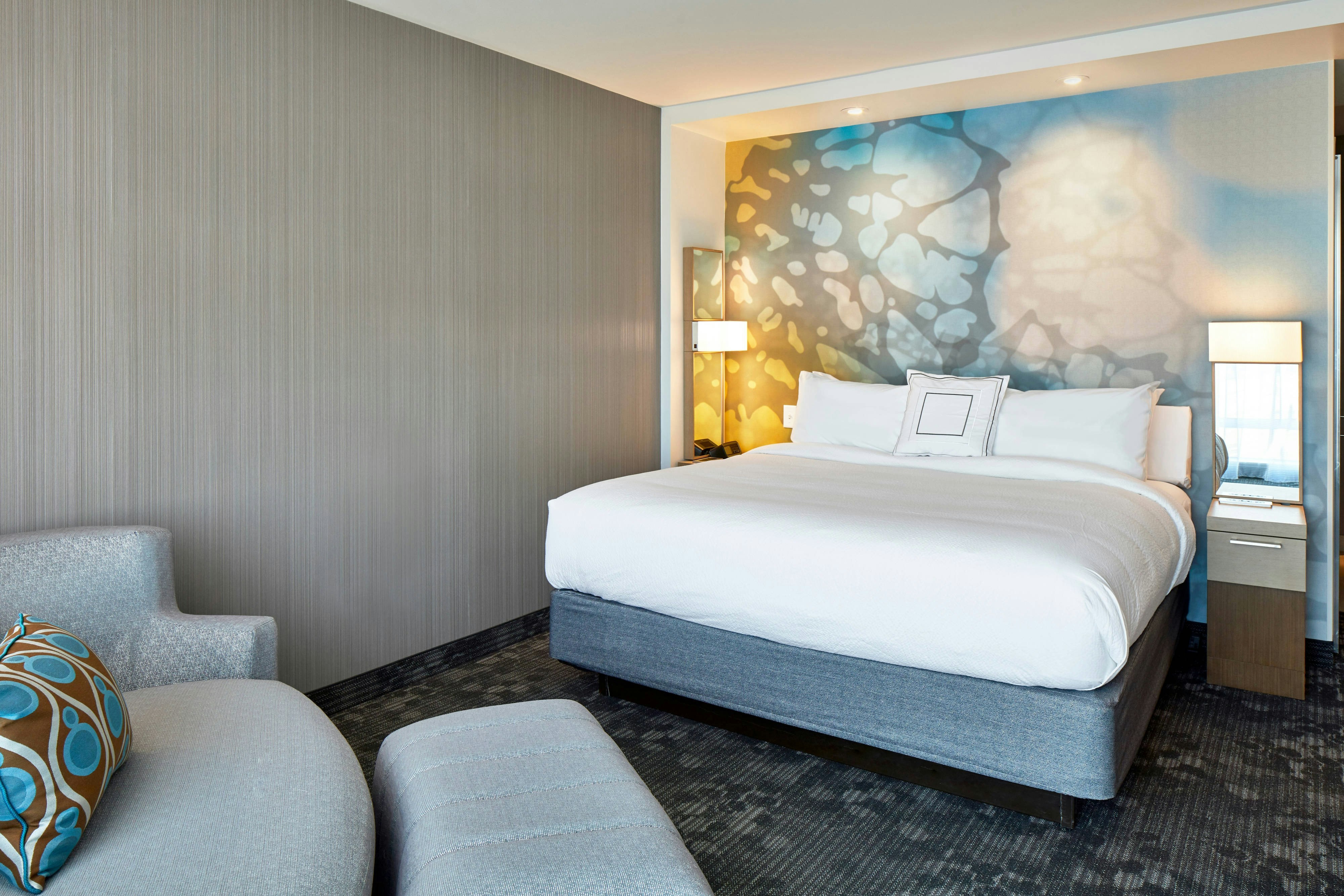 Courtyard by Marriott Baltimore Downtown/McHenry Row