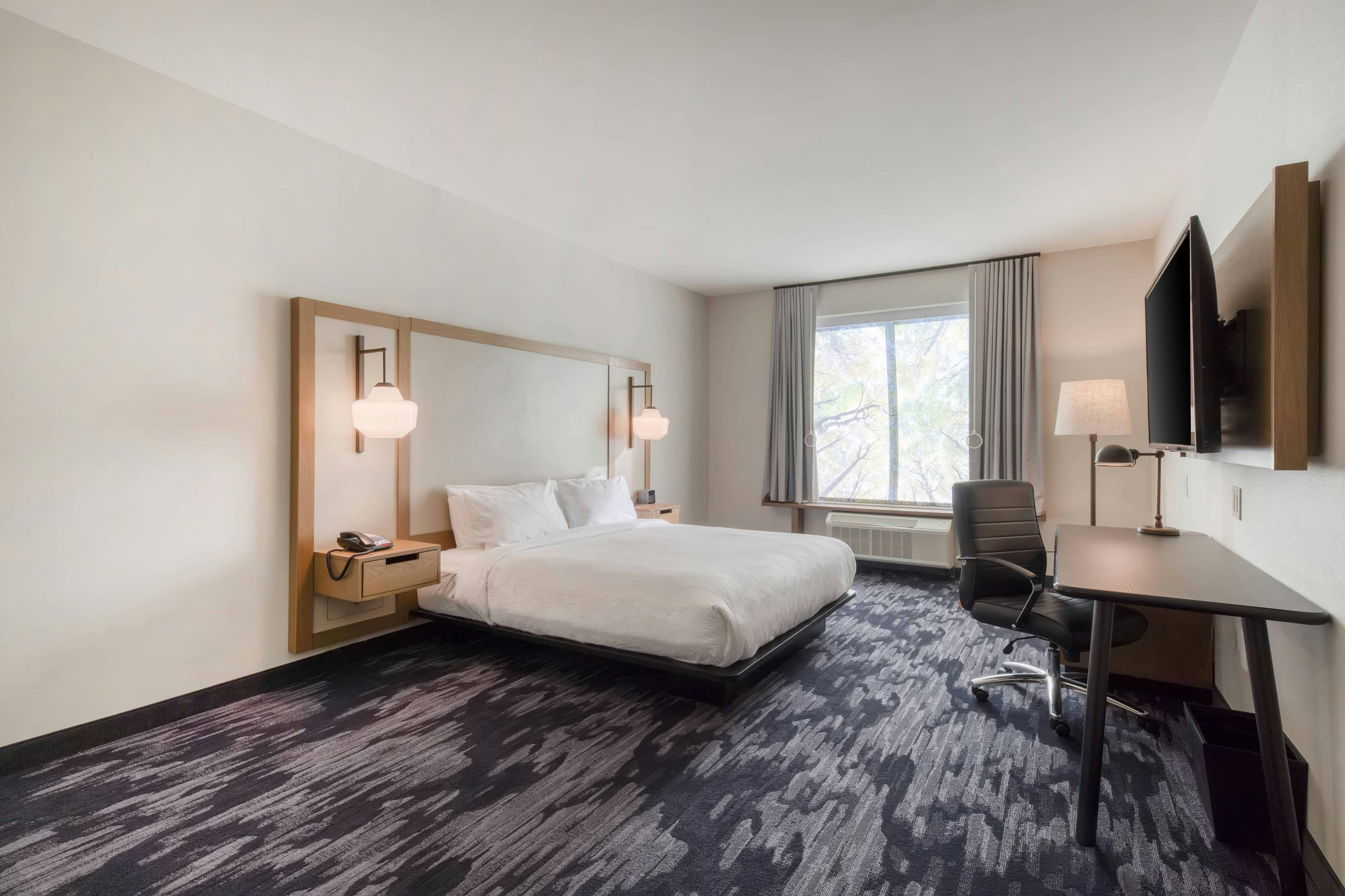 Fairfield by Marriott Inn & Suites Charlotte Belmont