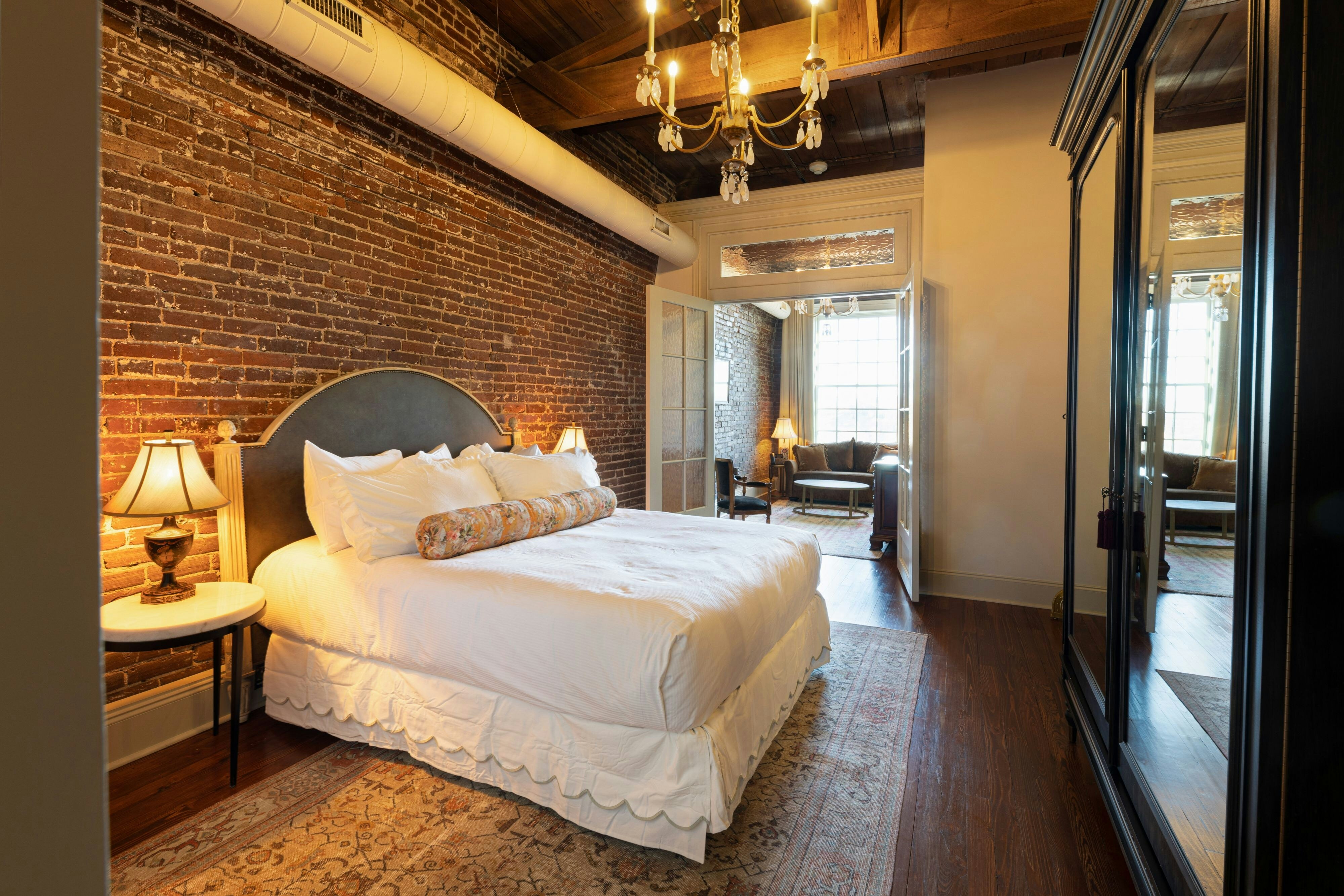 Hotel Cleo, Knoxville Downtown, a Tribute Portfolio Hotel