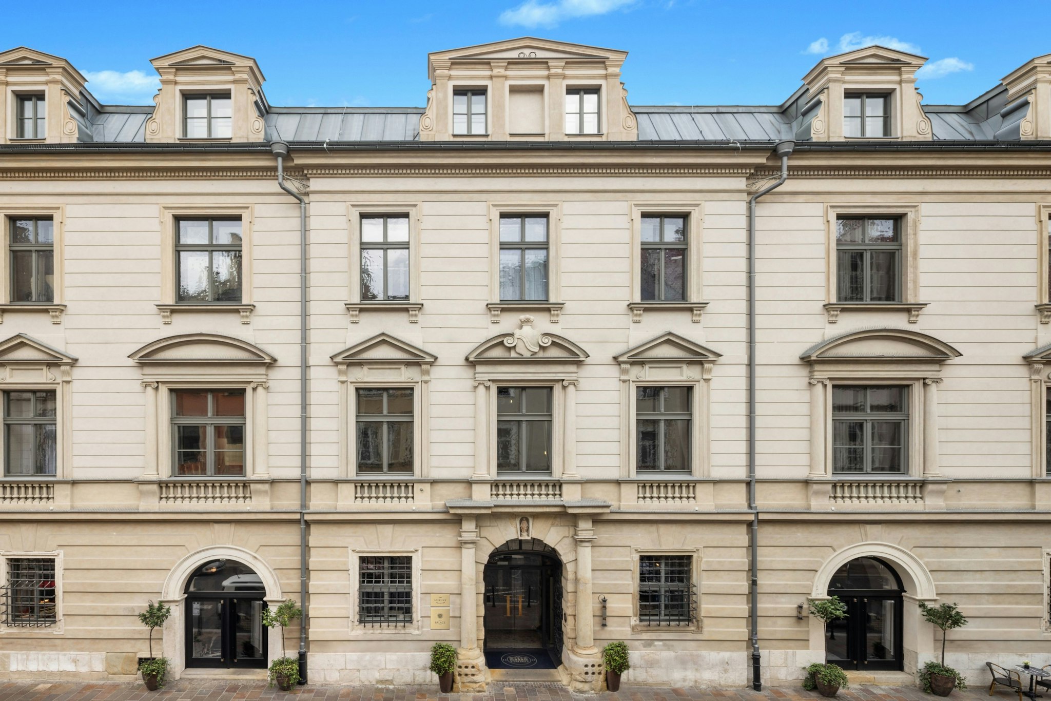 H15 Luxury Palace