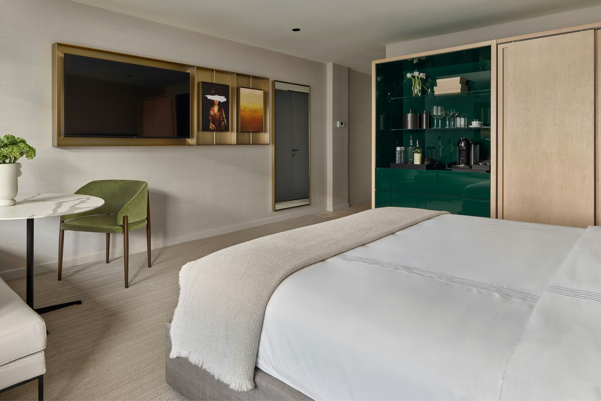Hotel AKA Alexandria