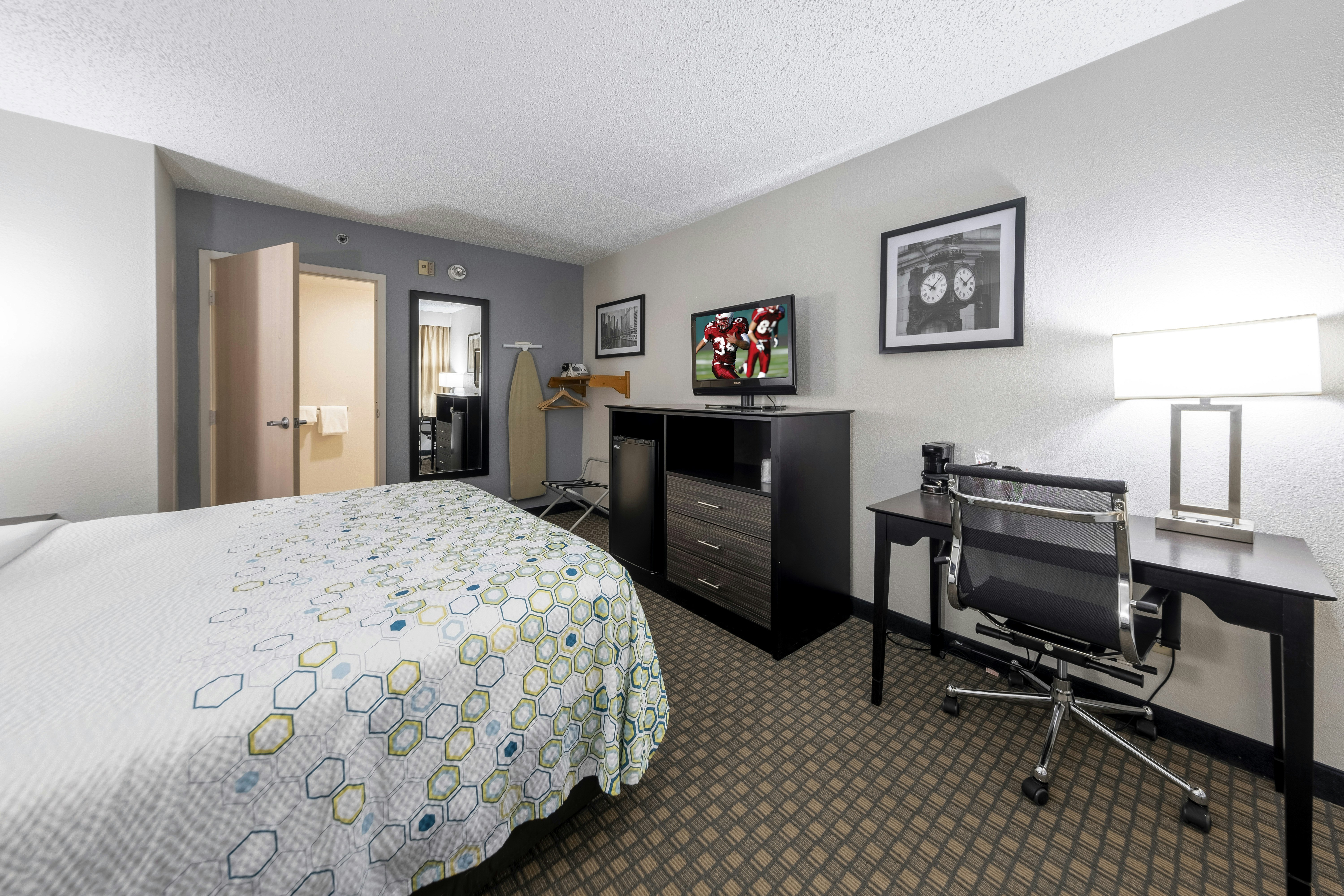 HomeTown Inn East Syracuse