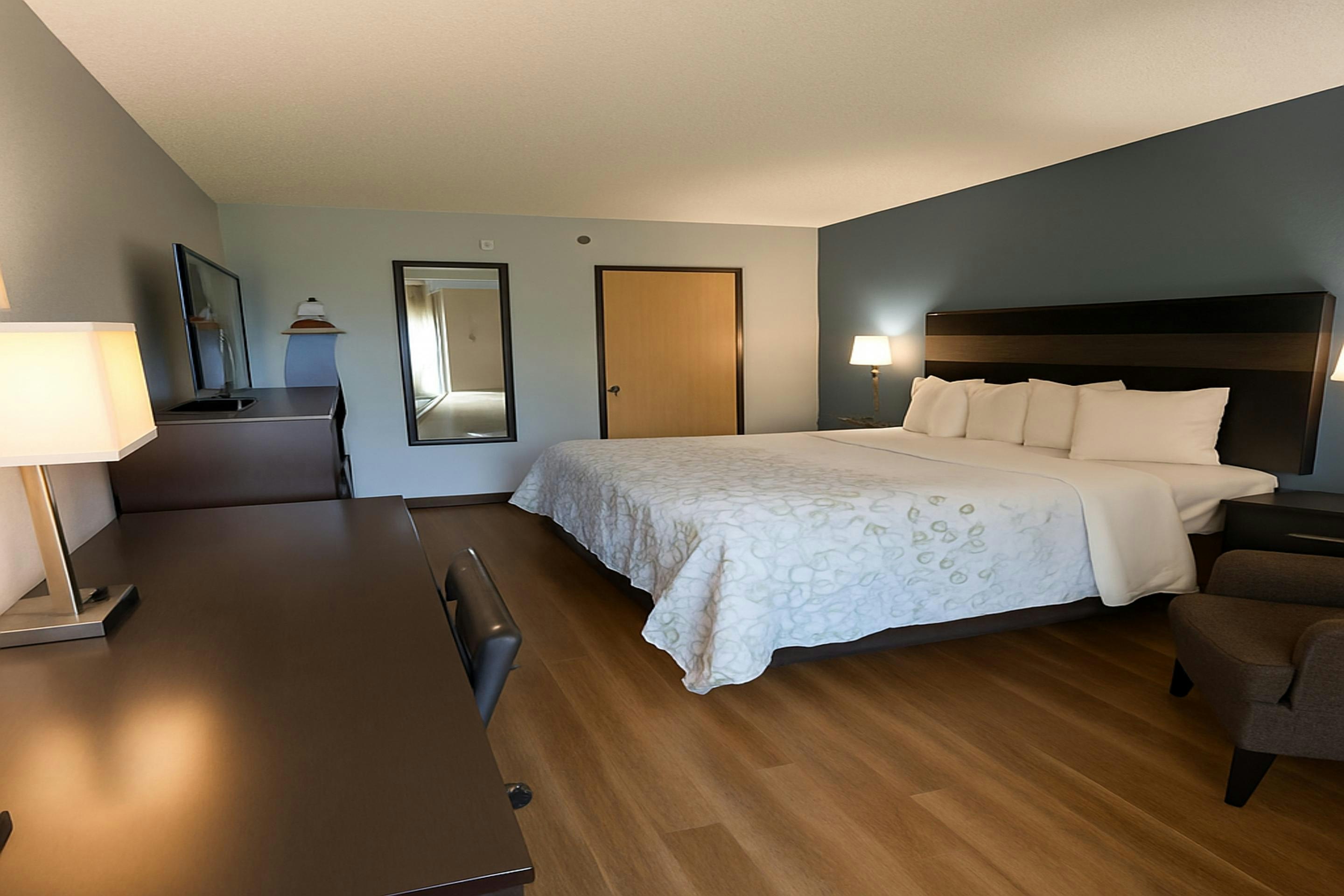 HomeTown Inn East Syracuse