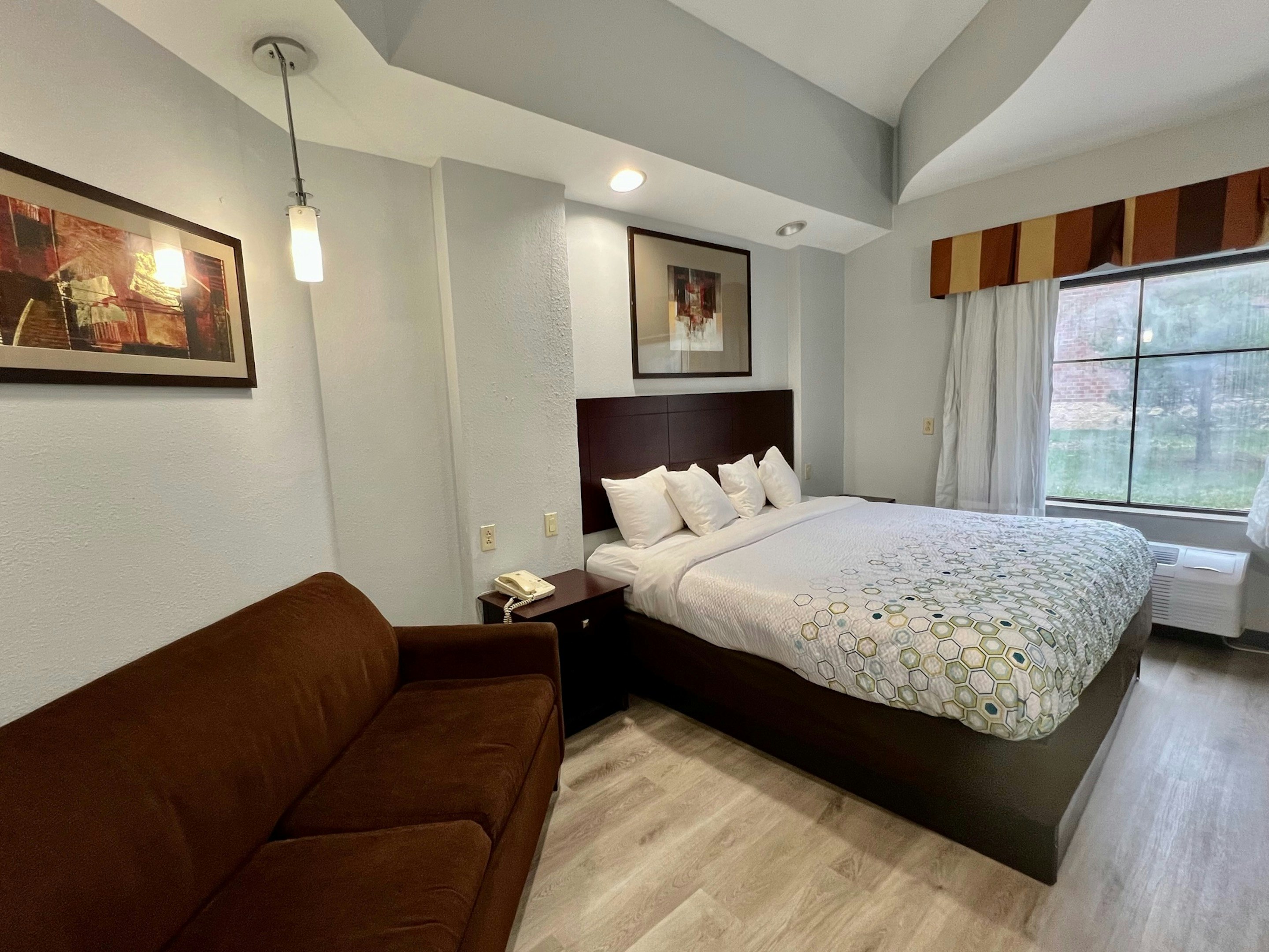 Studio 1 King Bed Non-Smoking