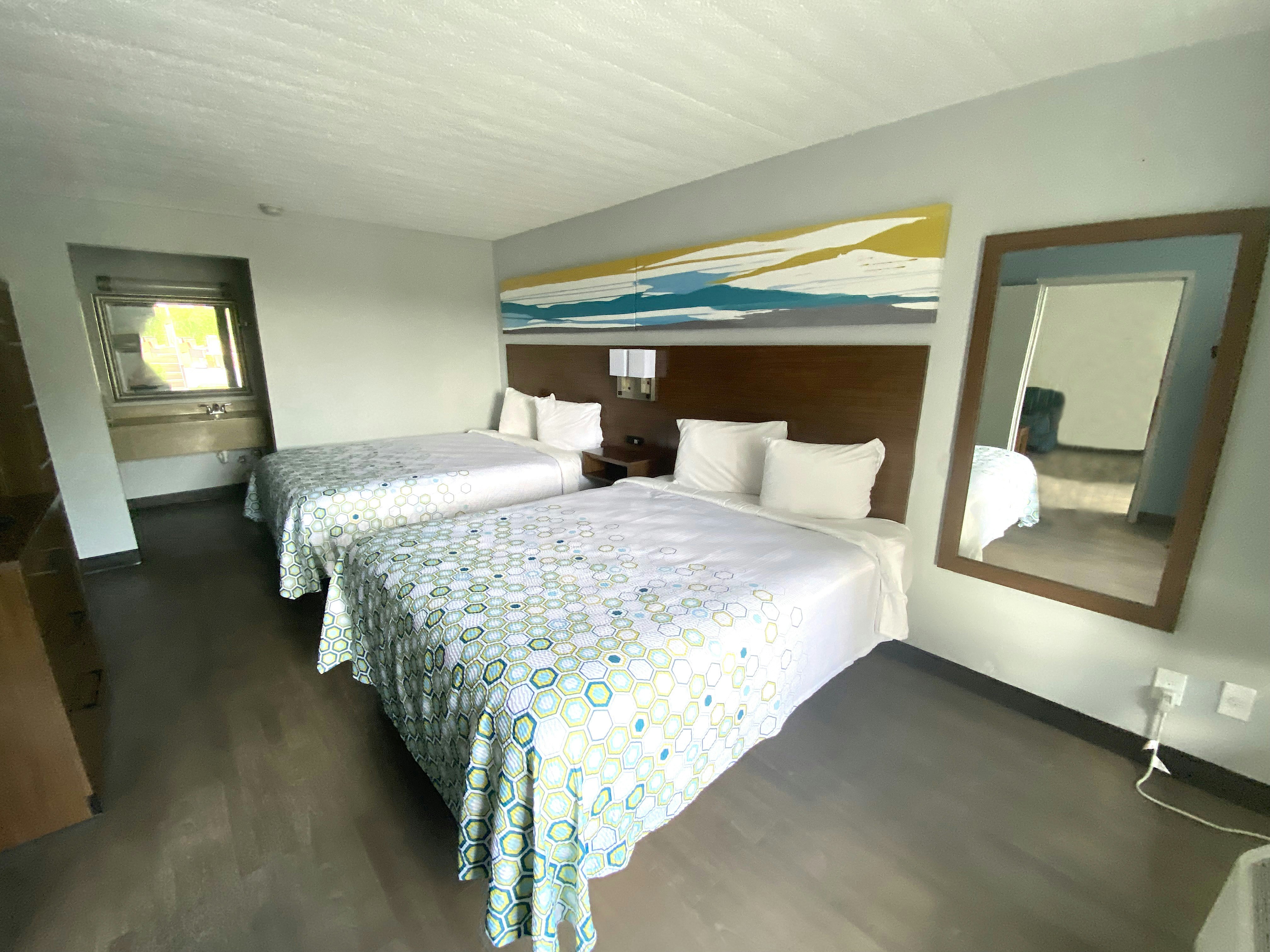 Suite 2 Queen Beds Non-Smoking