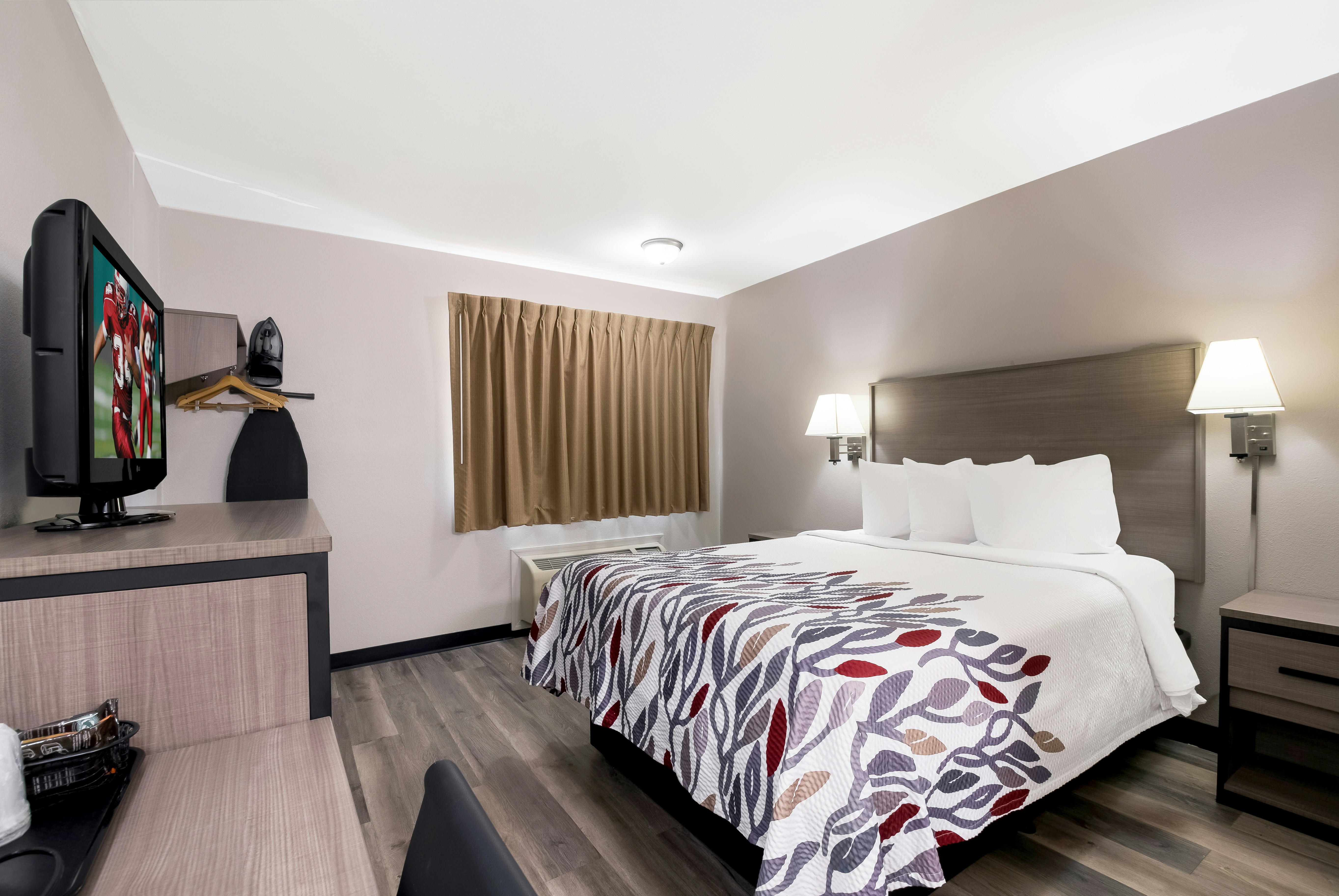 Deluxe Queen Bed, Smaller Room, Upper Floor Smoke Free