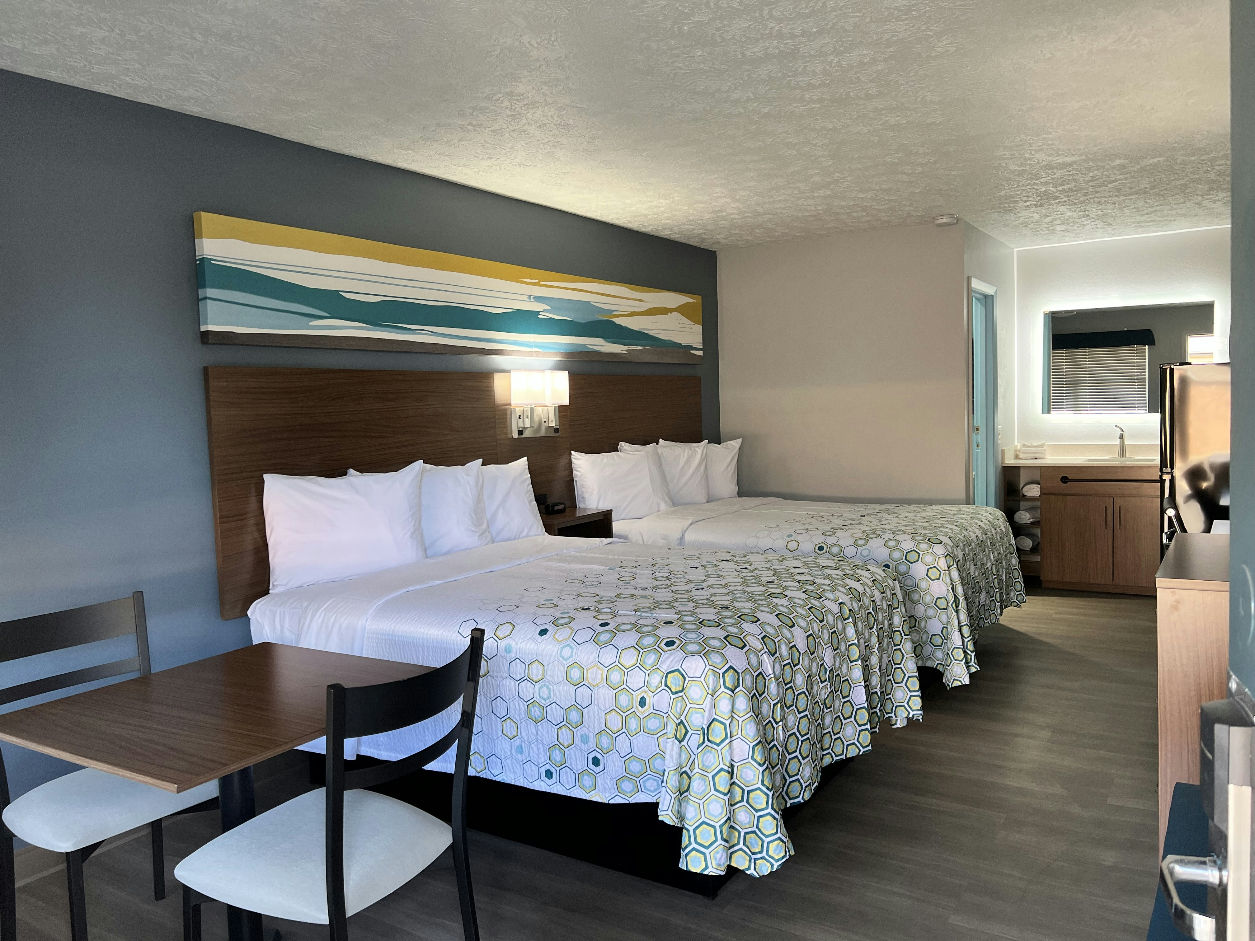Studio 2 Queen Beds Non-Smoking