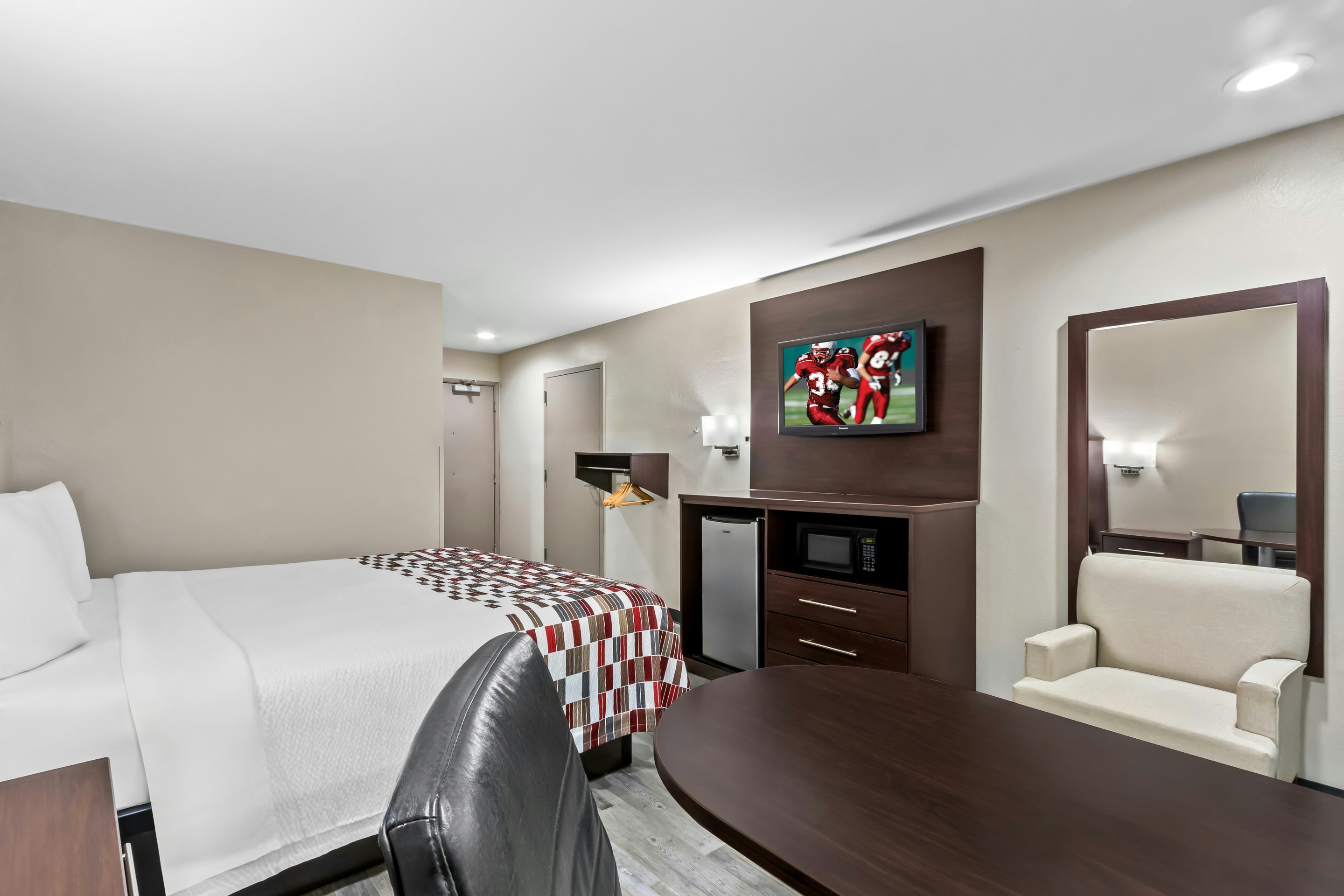ADA Superior King Bed Smoke Free