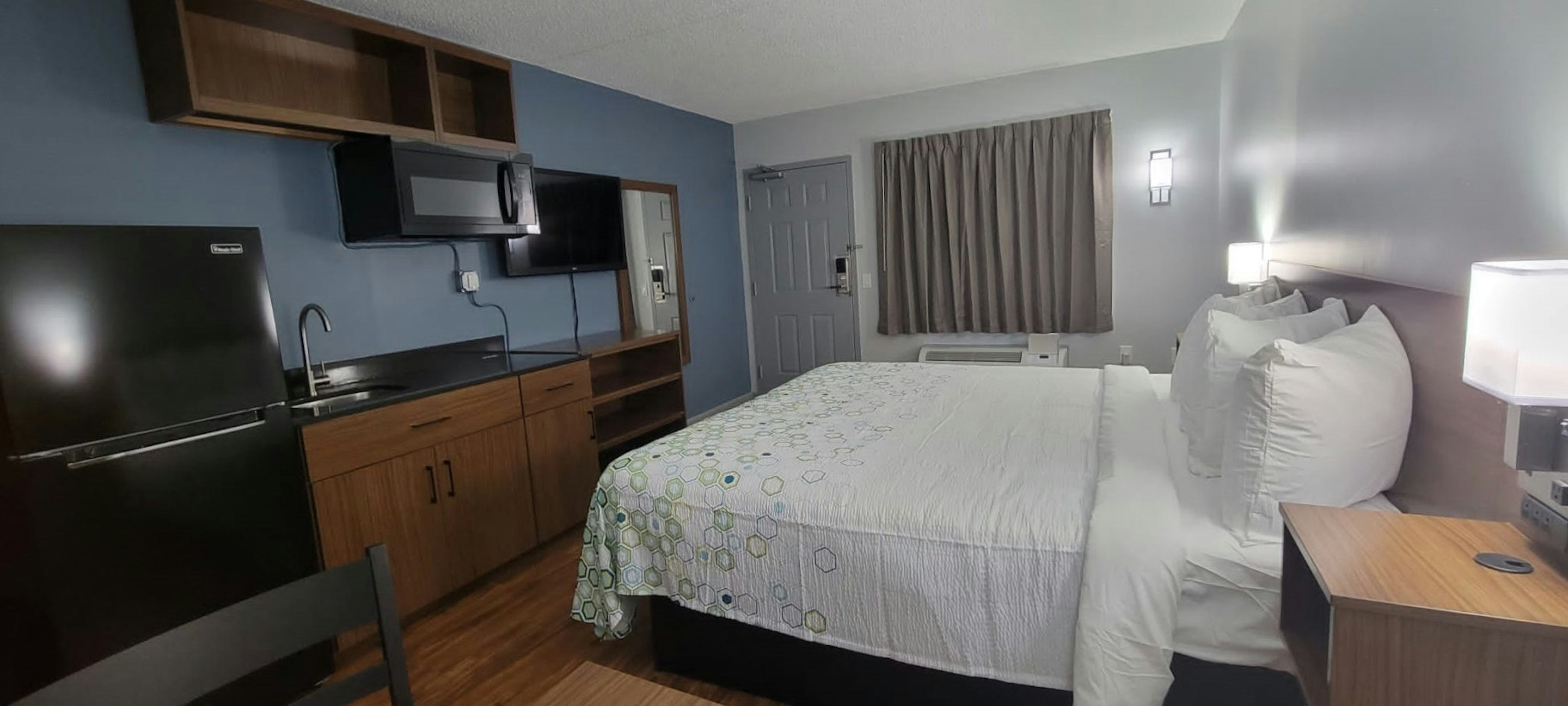 HomeTowne Studios Egg Harbor-Atlantic City Airport