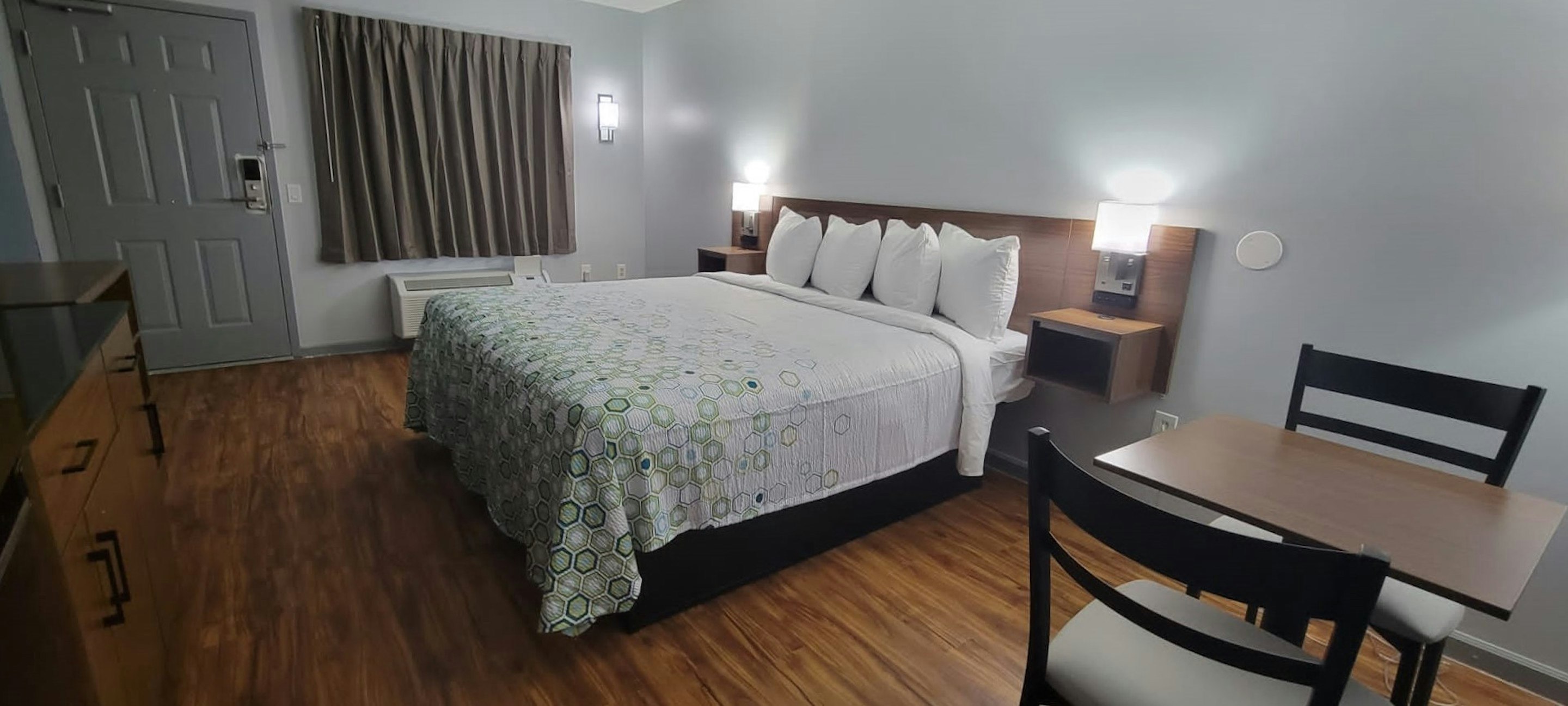 HomeTowne Studios Egg Harbor-Atlantic City Airport