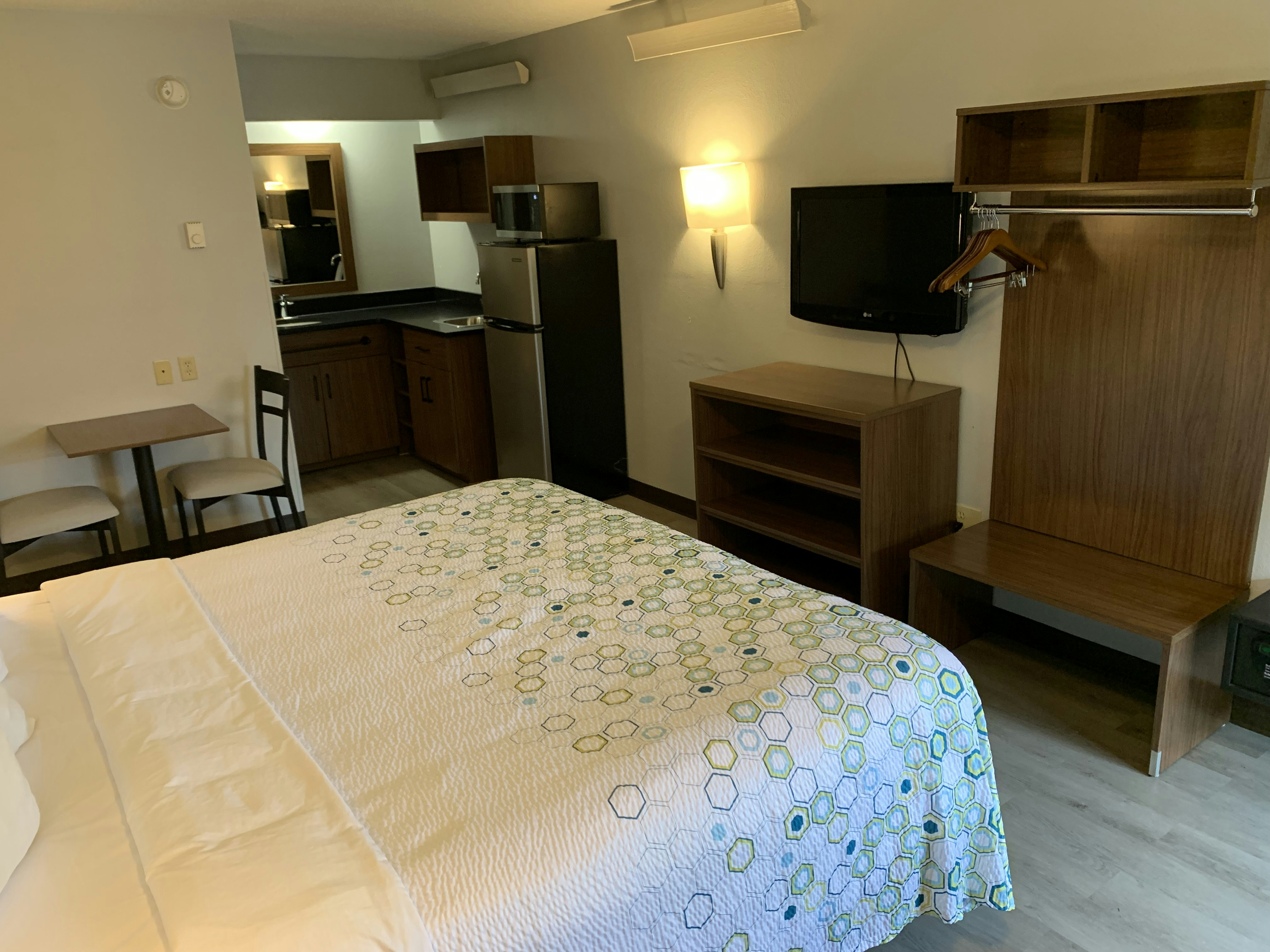 HomeTowne Studios Mystic – New London