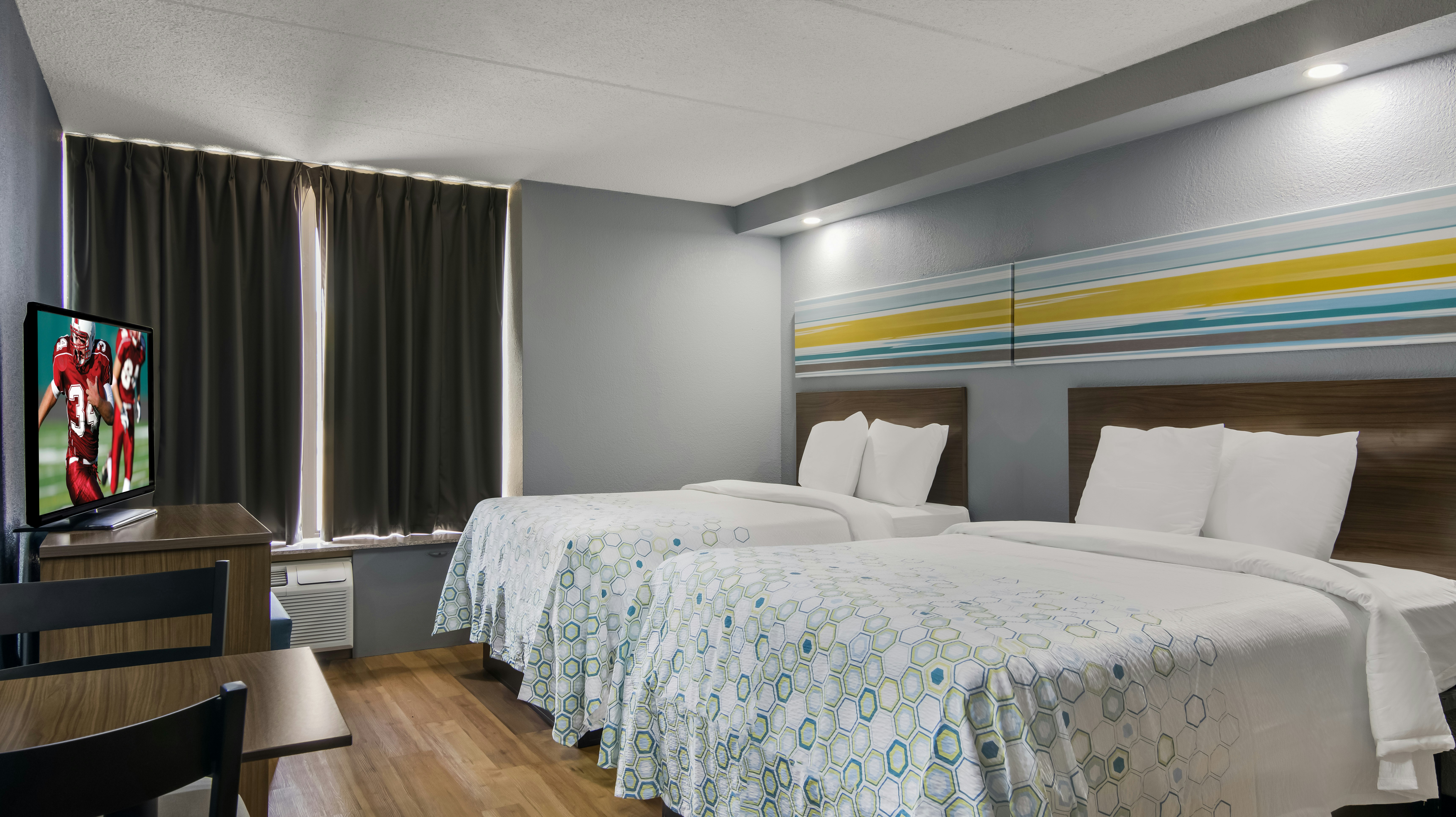HomeTowne Studios Conference Chicago – N Aurora/ Naperville