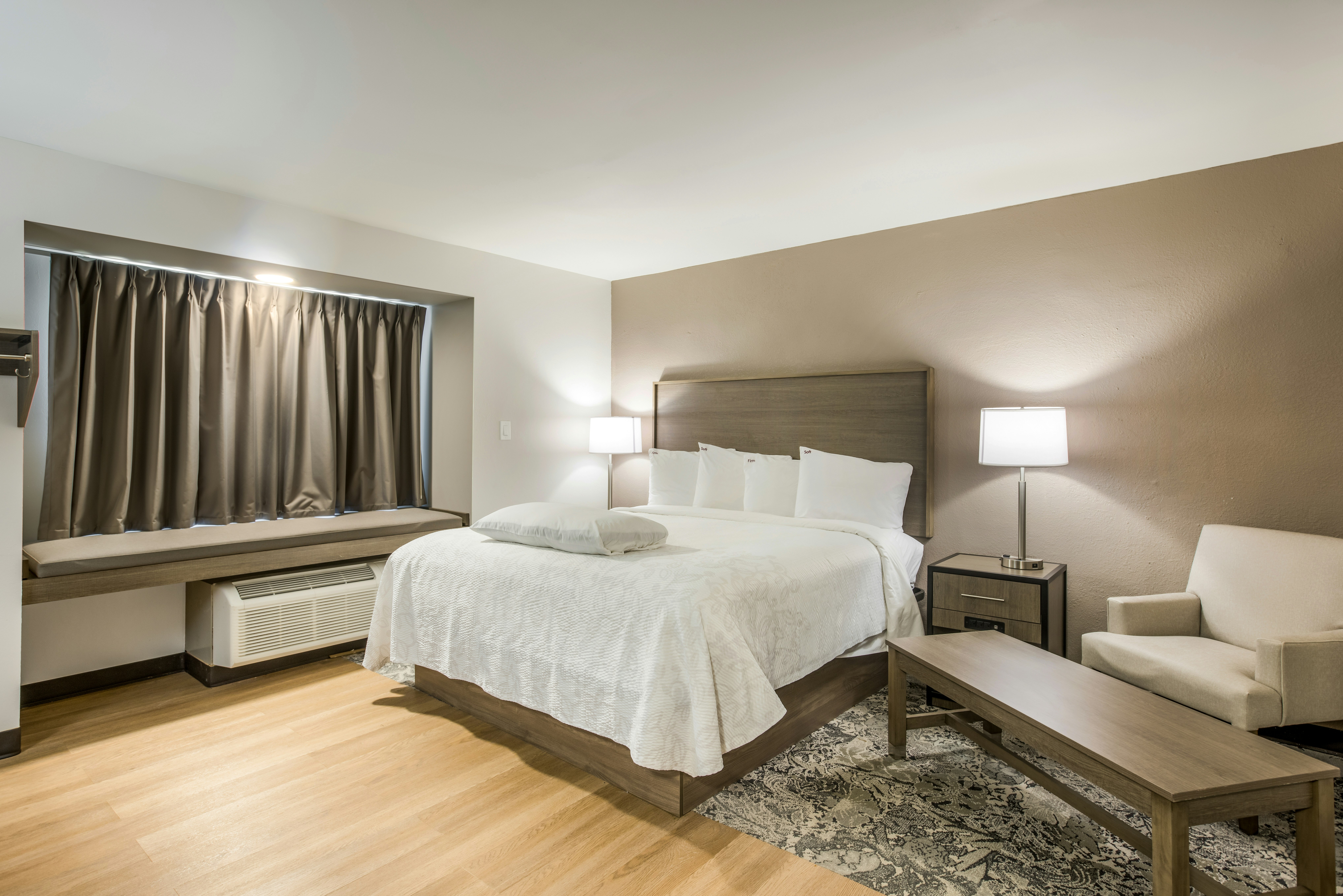 ADA Accessible Premium 1 King Bed Smoke Free