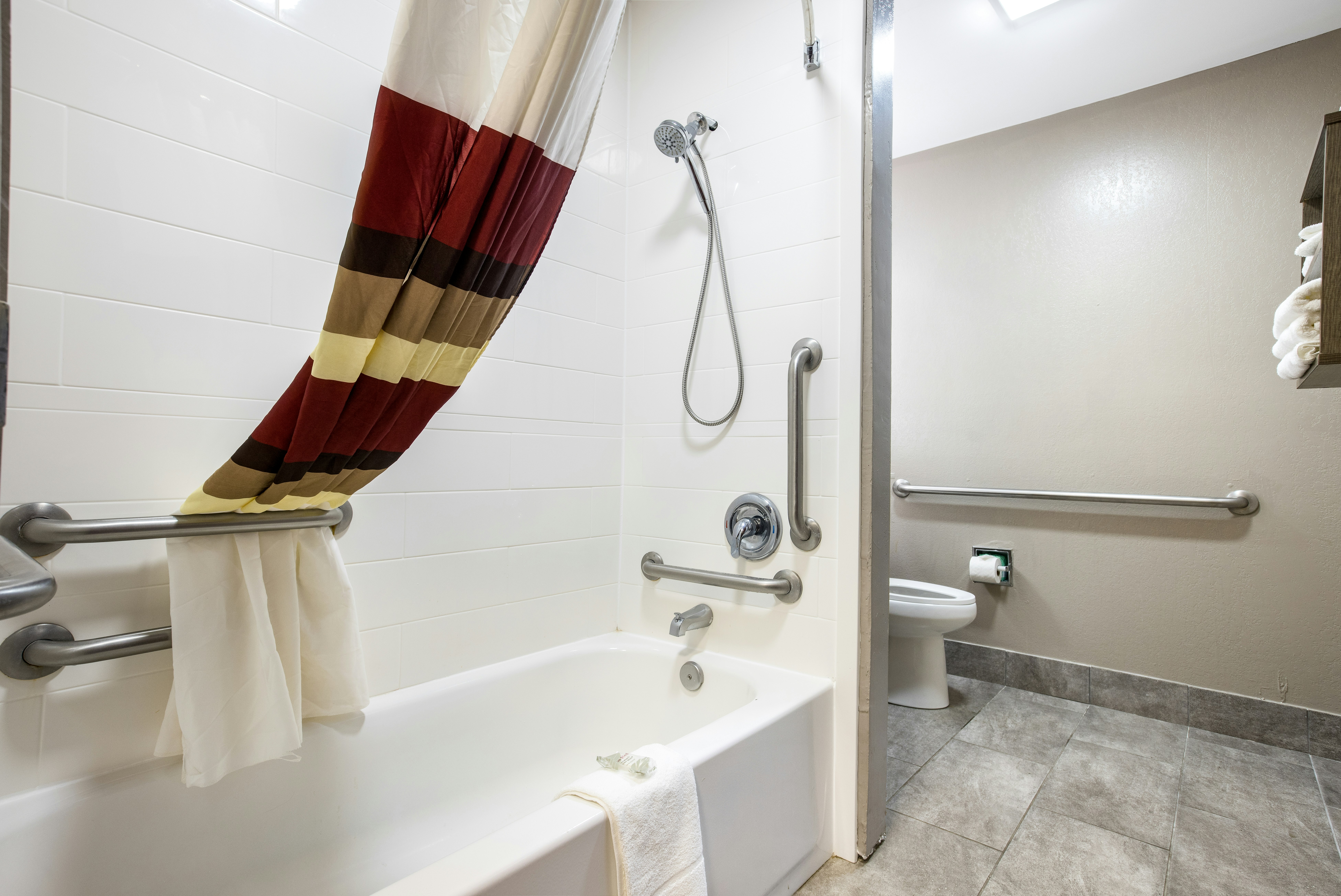 Red Roof PLUS+ Suites Savannah – I-95