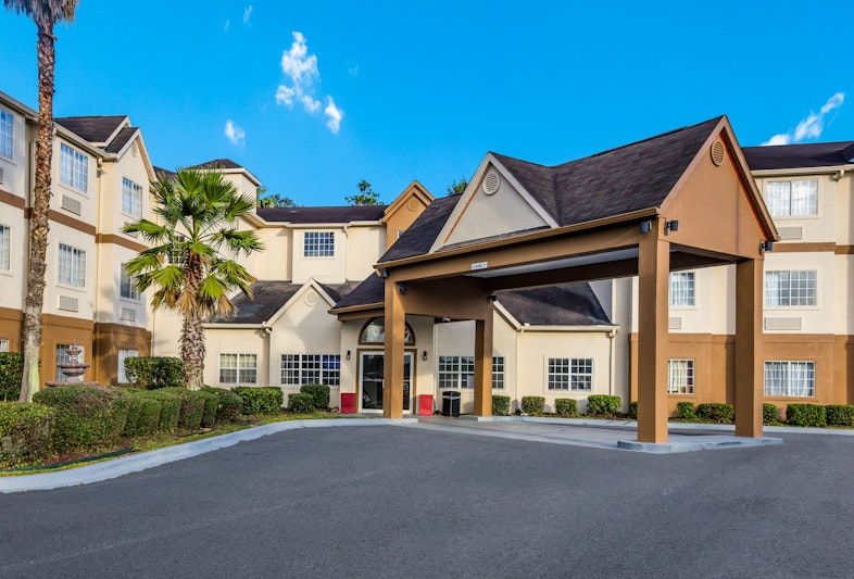 Red Roof PLUS+ Suites Savannah – I-95
