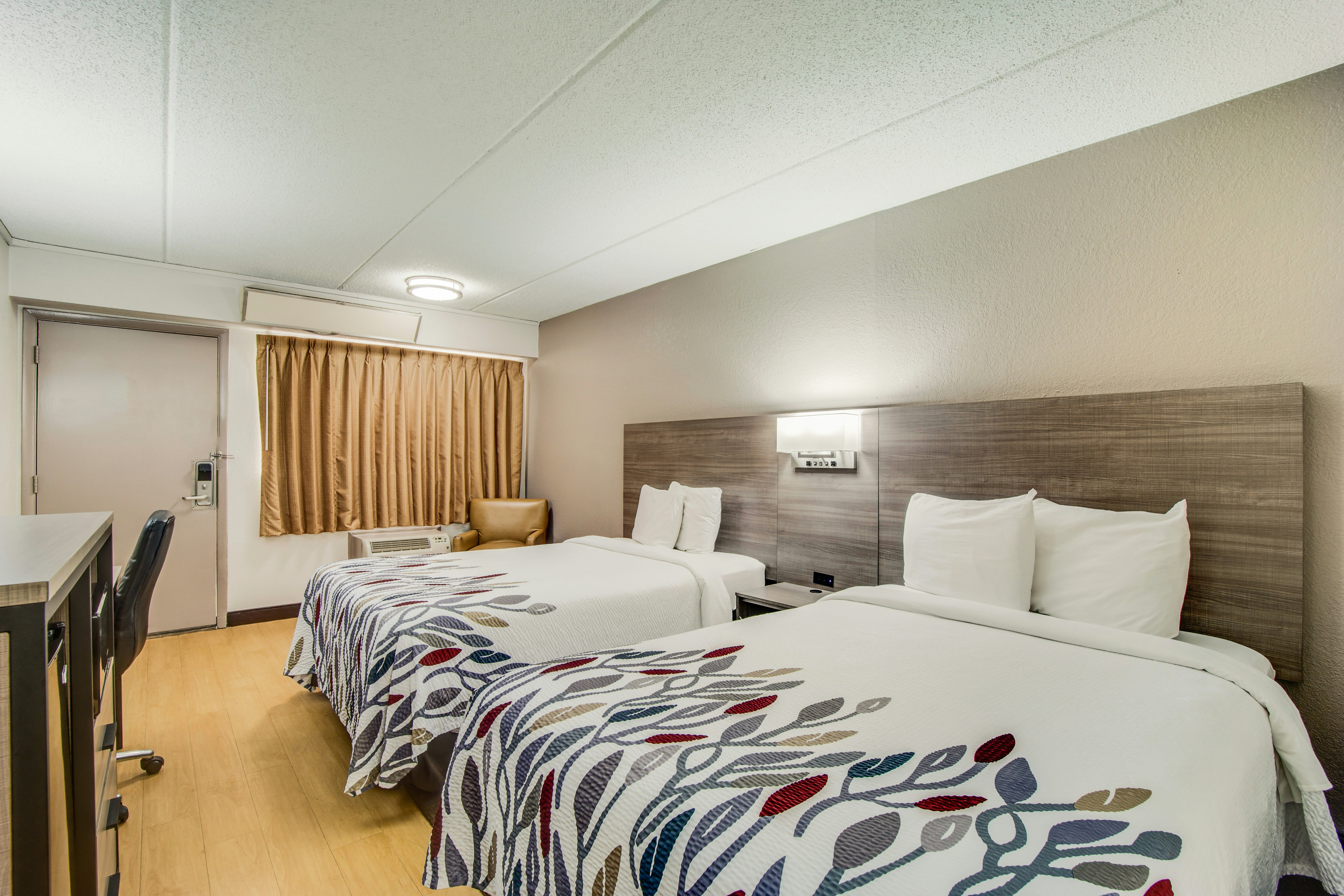 Deluxe 2 Full Beds Smoke Free