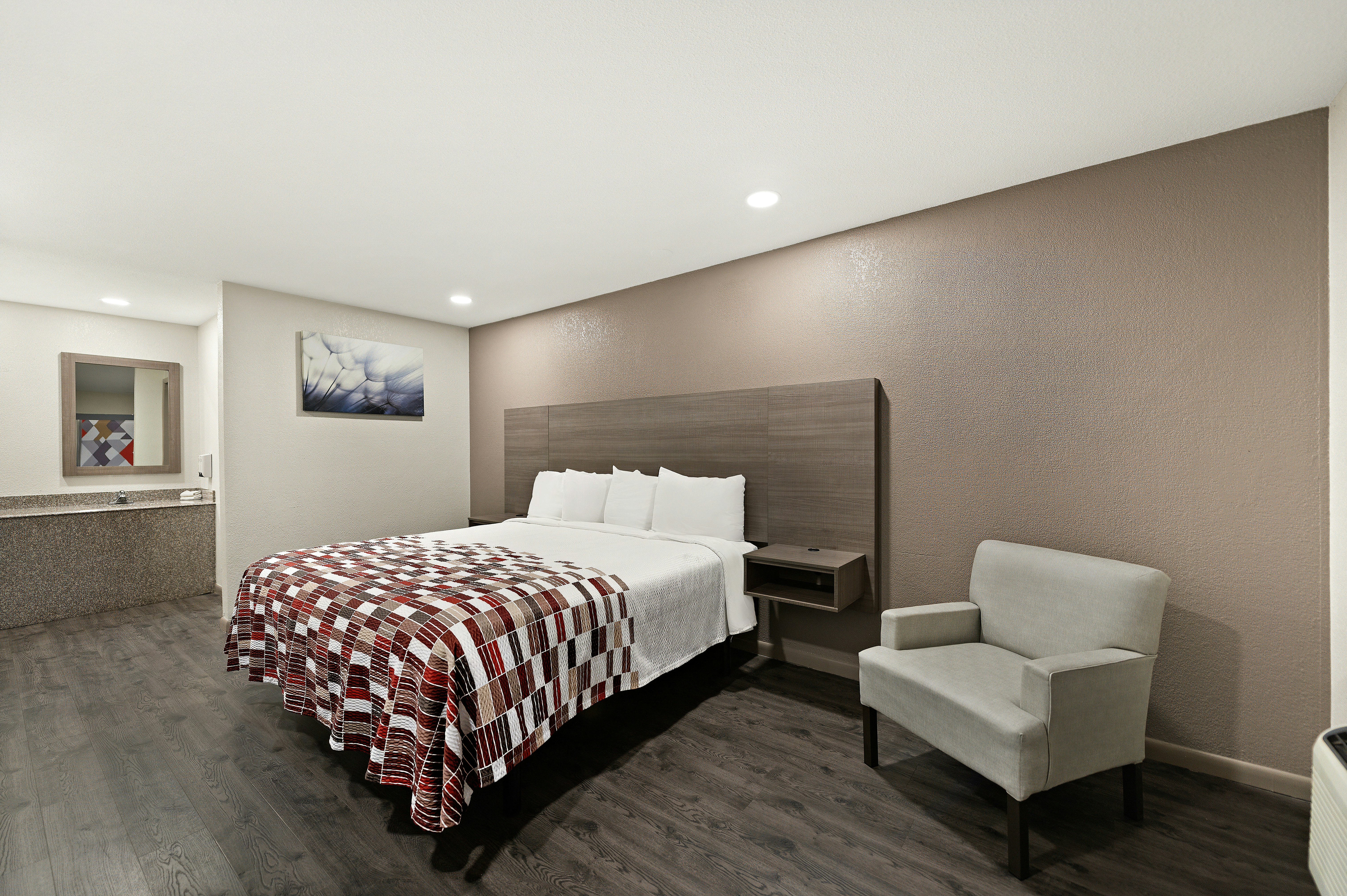 ADA Accessible Superior King Bed with Roll-In Shower Non-Smoking