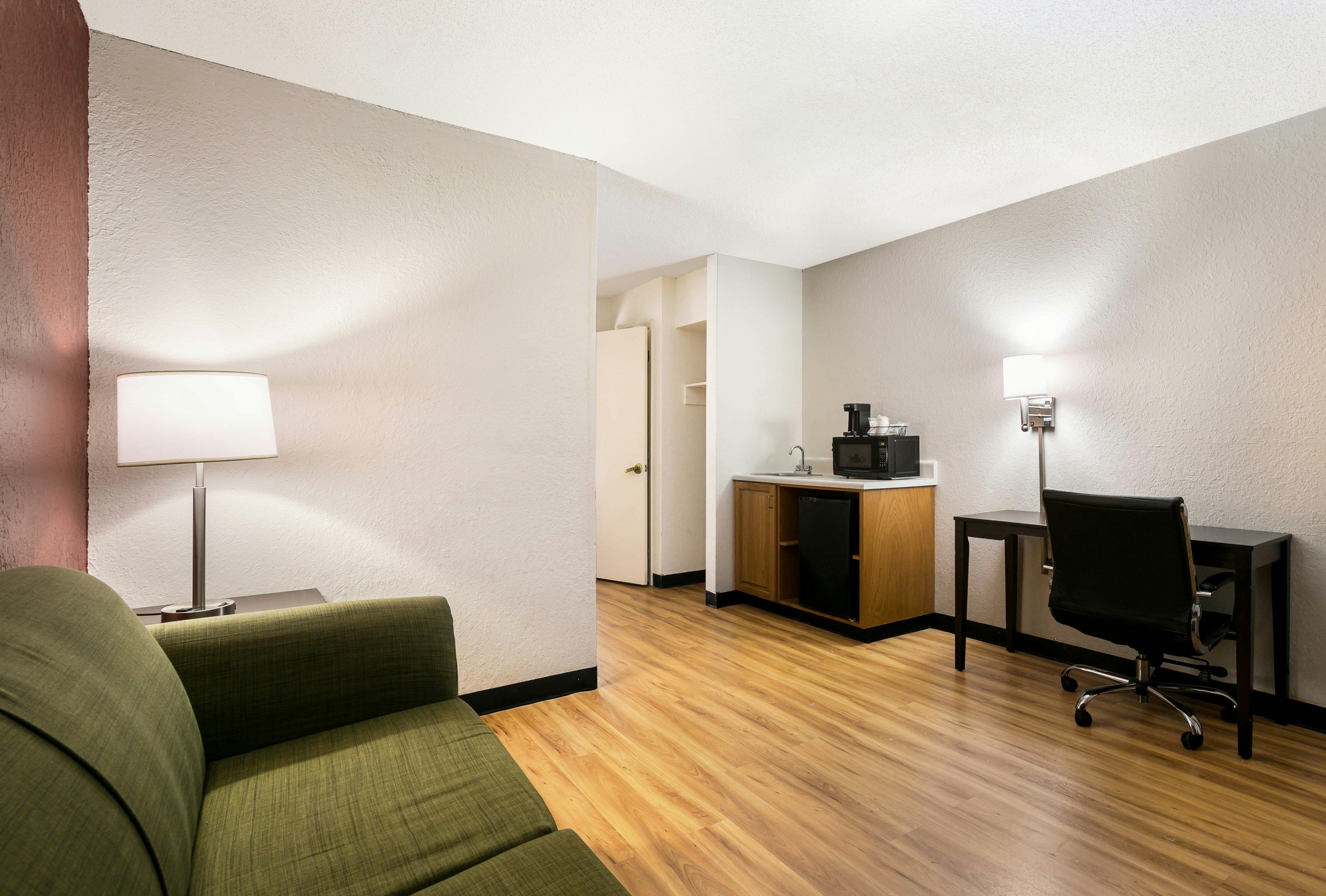 Red Roof Inn Suites Knoxville East