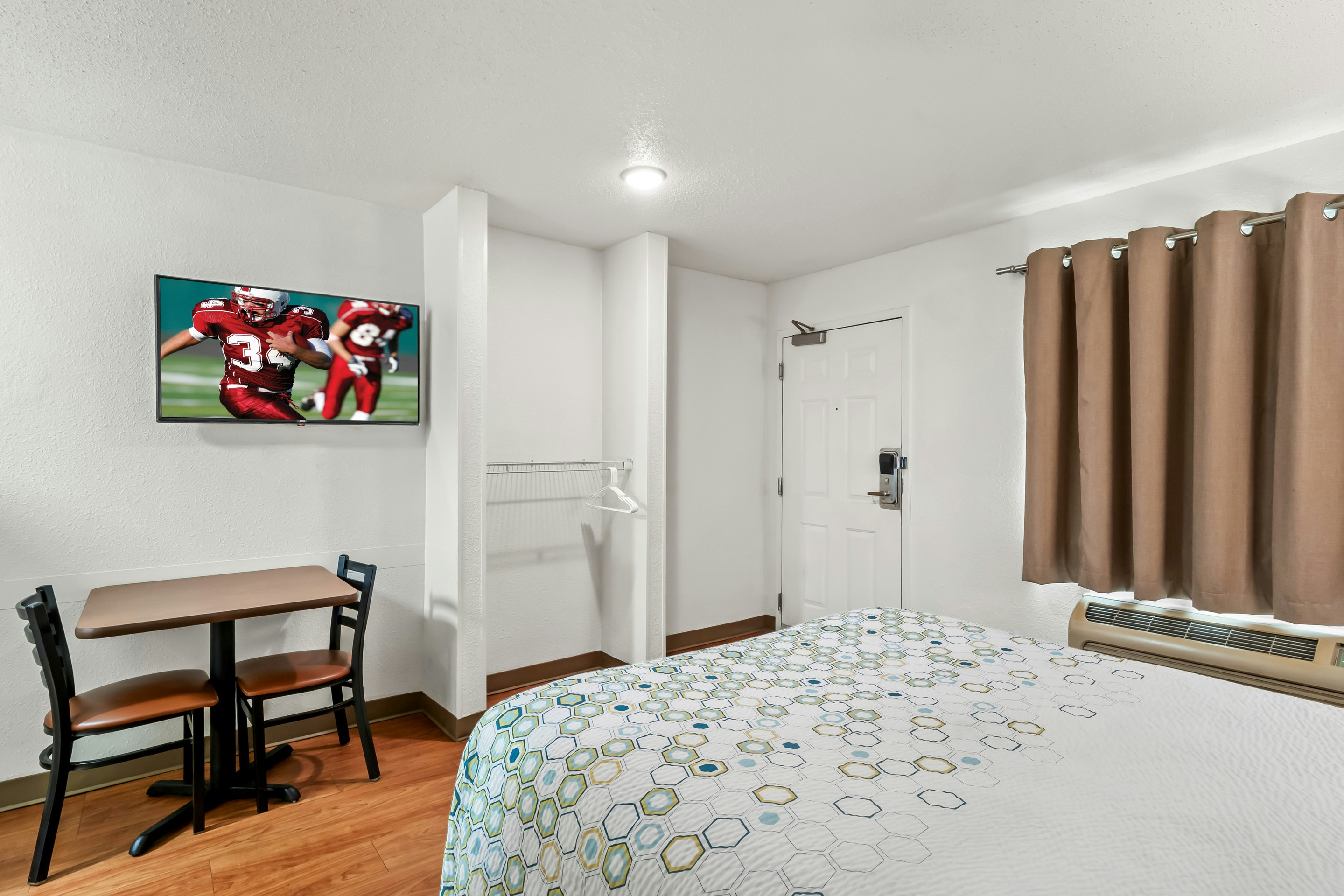HomeTowne Studios Detroit – Livonia