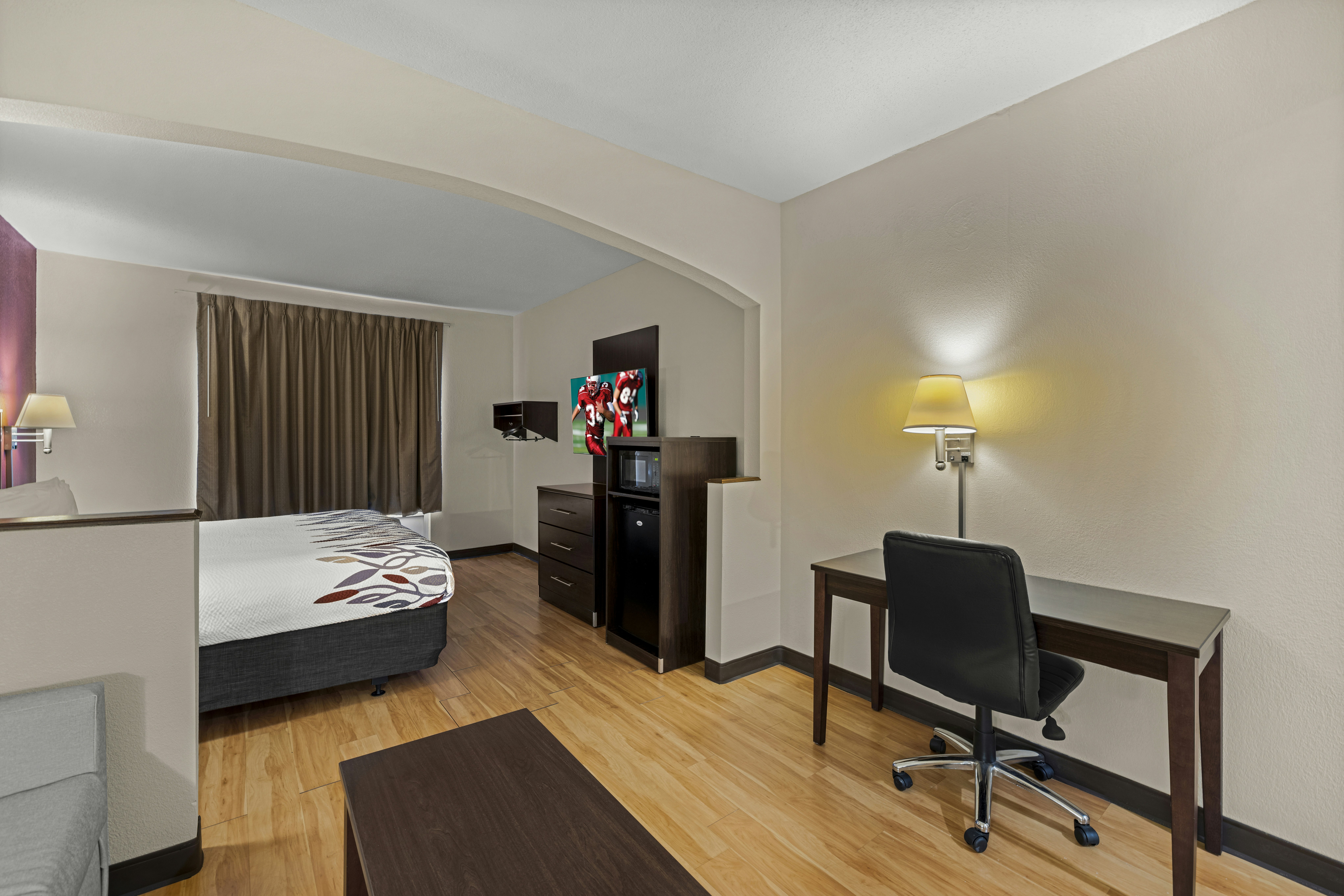 Suite King Bed Jetted Tub Non-Smoking
