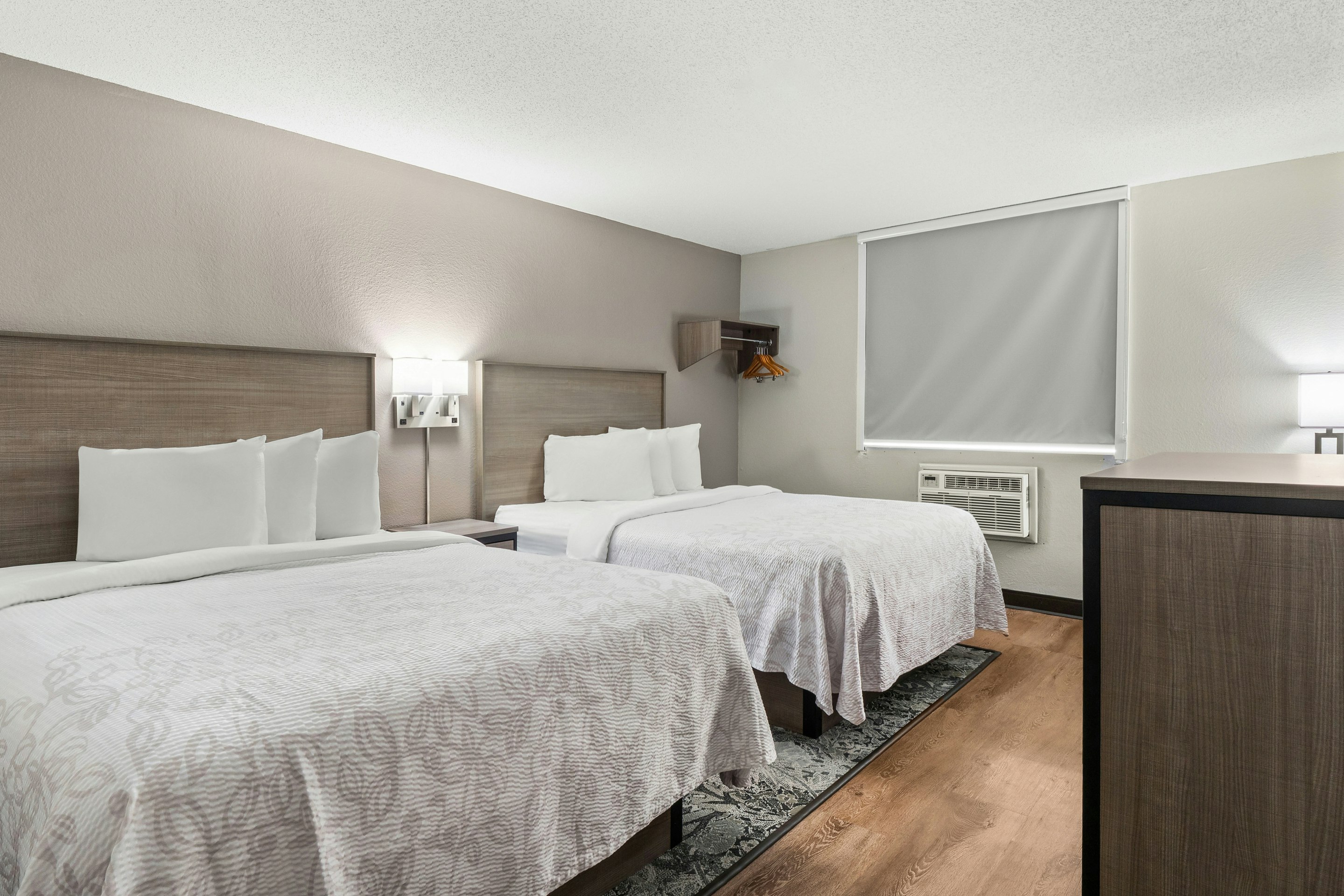 Deluxe 2 Queen Beds Smoke Free