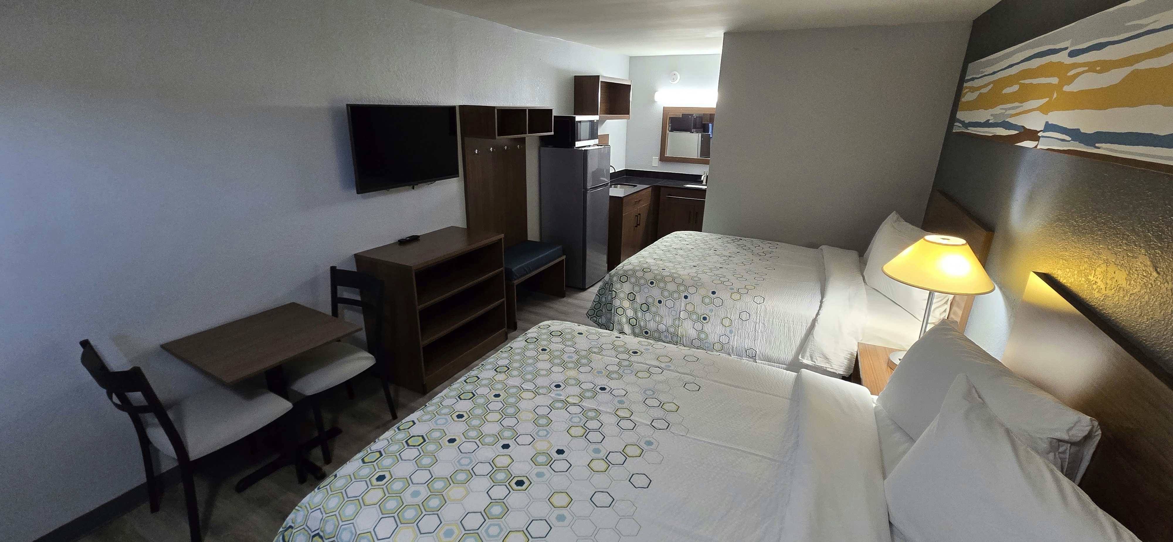 Studio 2 Queen Beds Non-Smoking