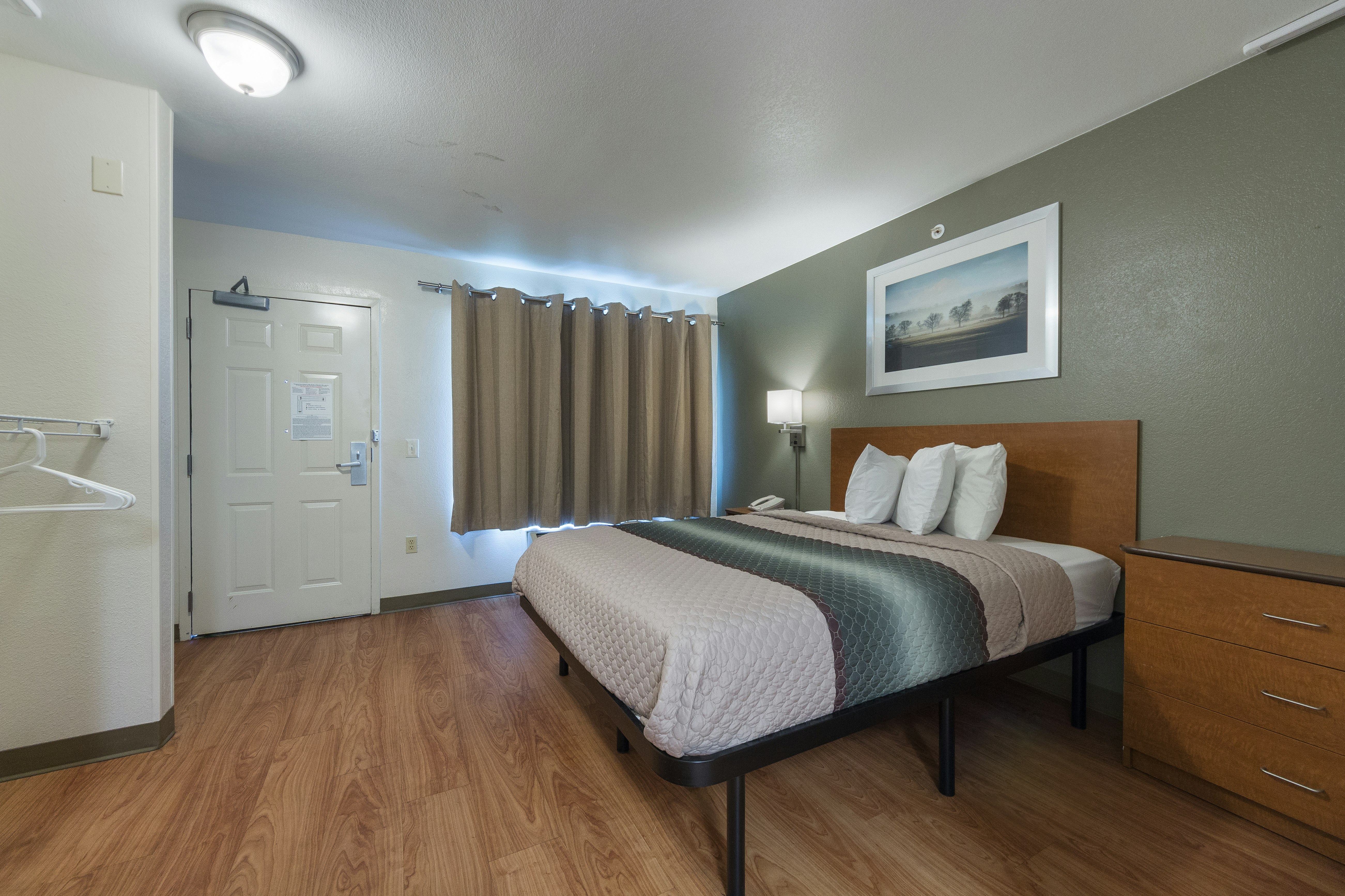 HomeTowne Studios Dallas – Irving