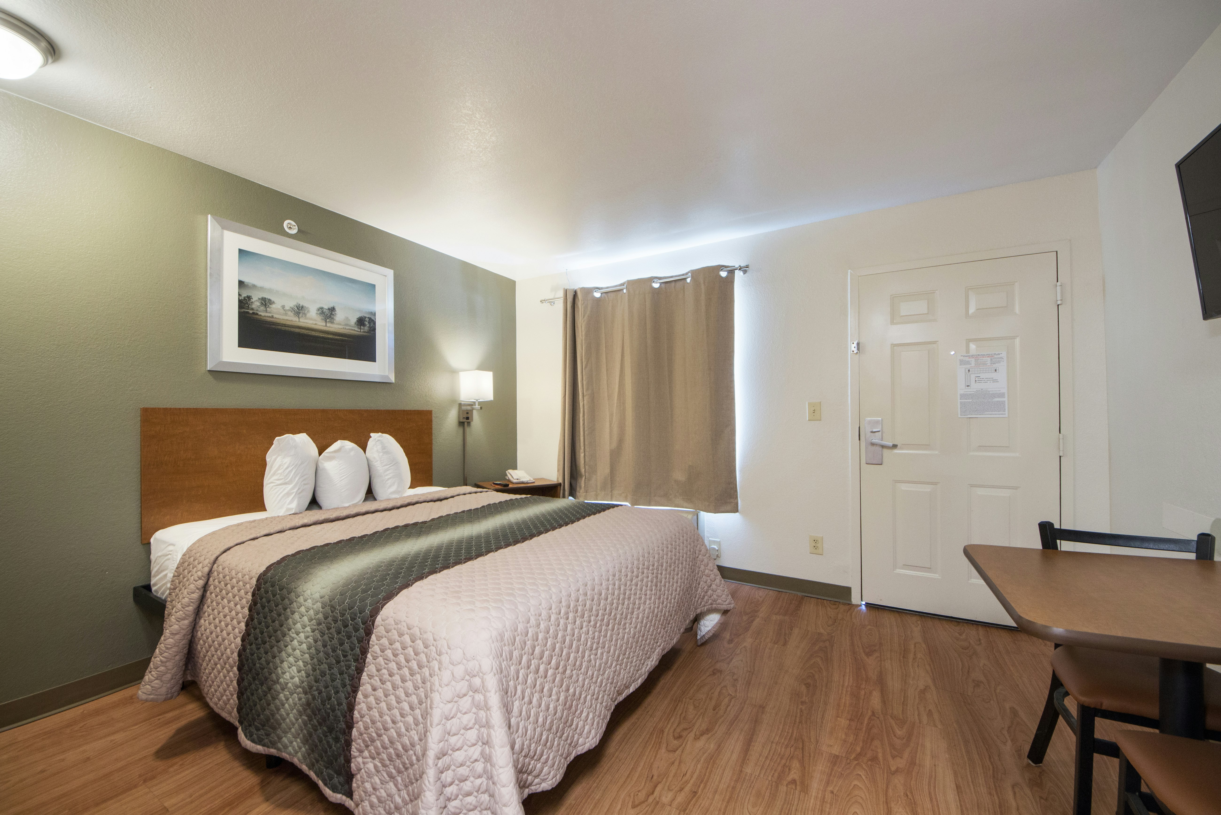 HomeTowne Studios Dallas – Irving