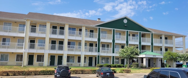 HomeTowne Studios Dallas – Irving