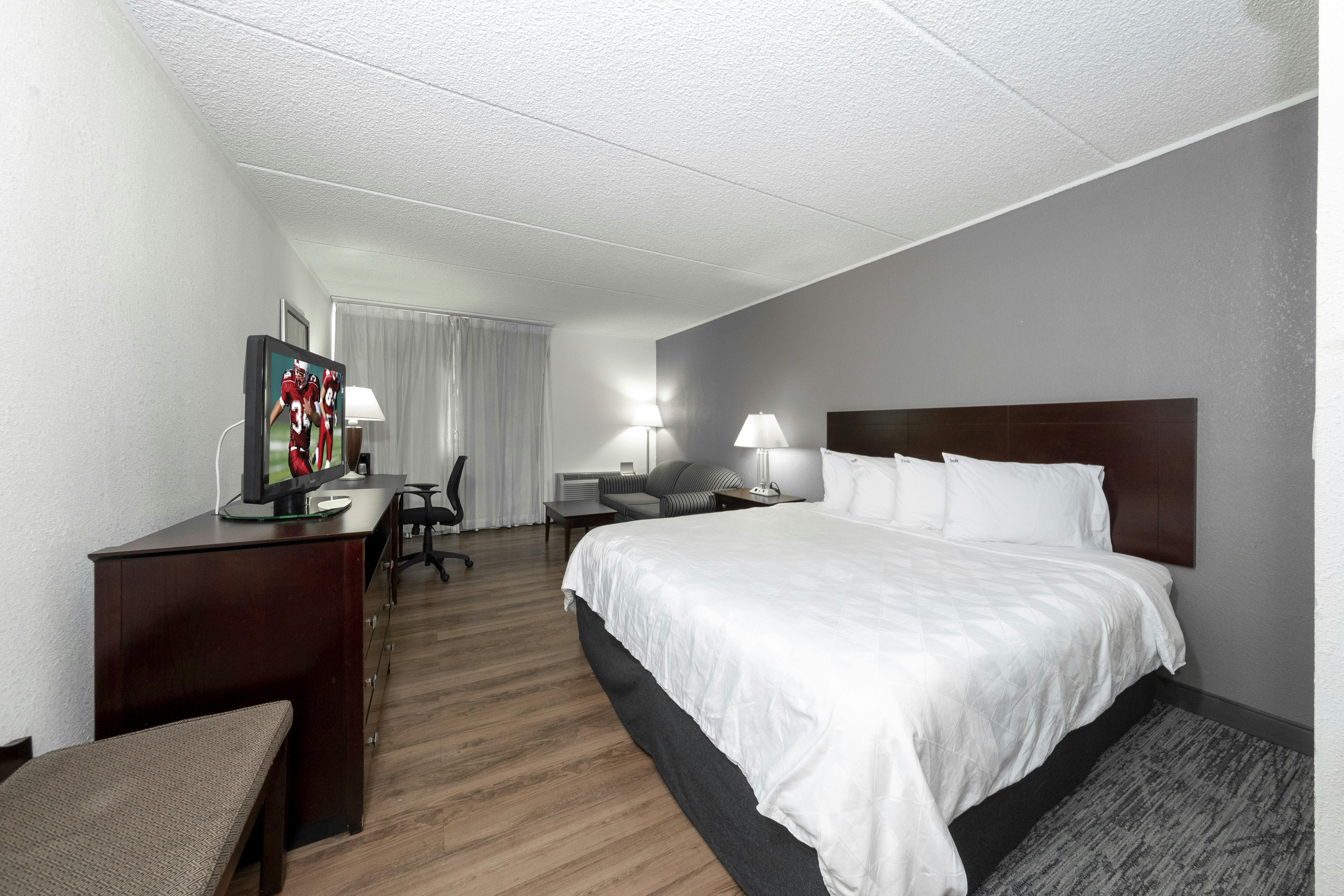 Red Roof PLUS+ Woodbridge – Carteret