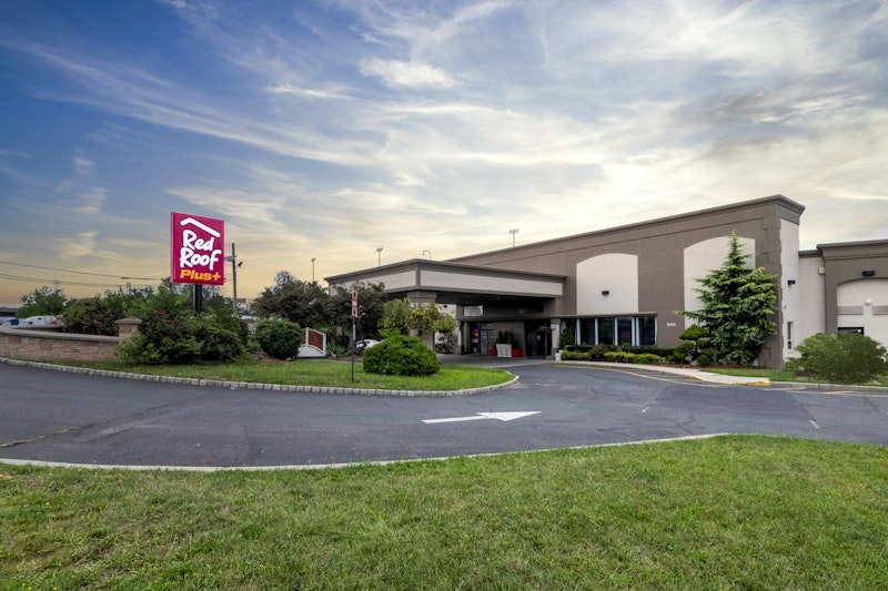 Red Roof PLUS+ Woodbridge – Carteret