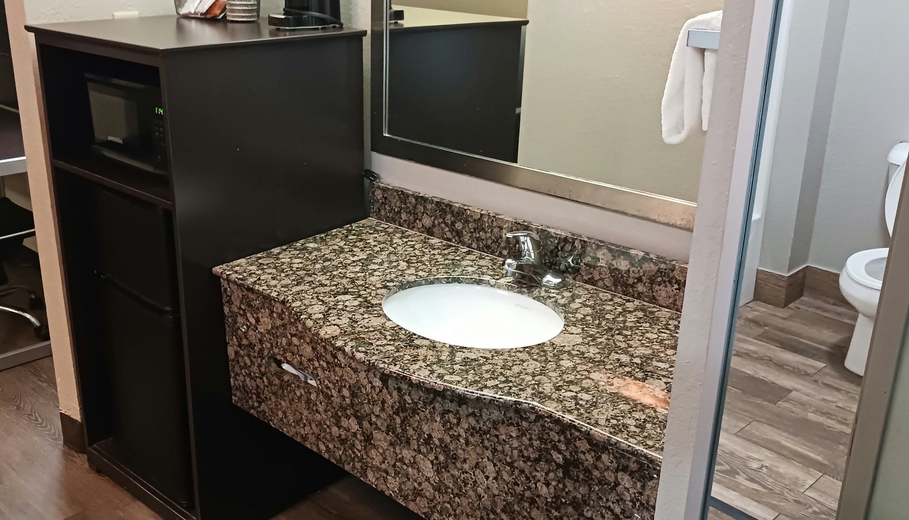 Red Roof Inn Suites Jackson – Richland