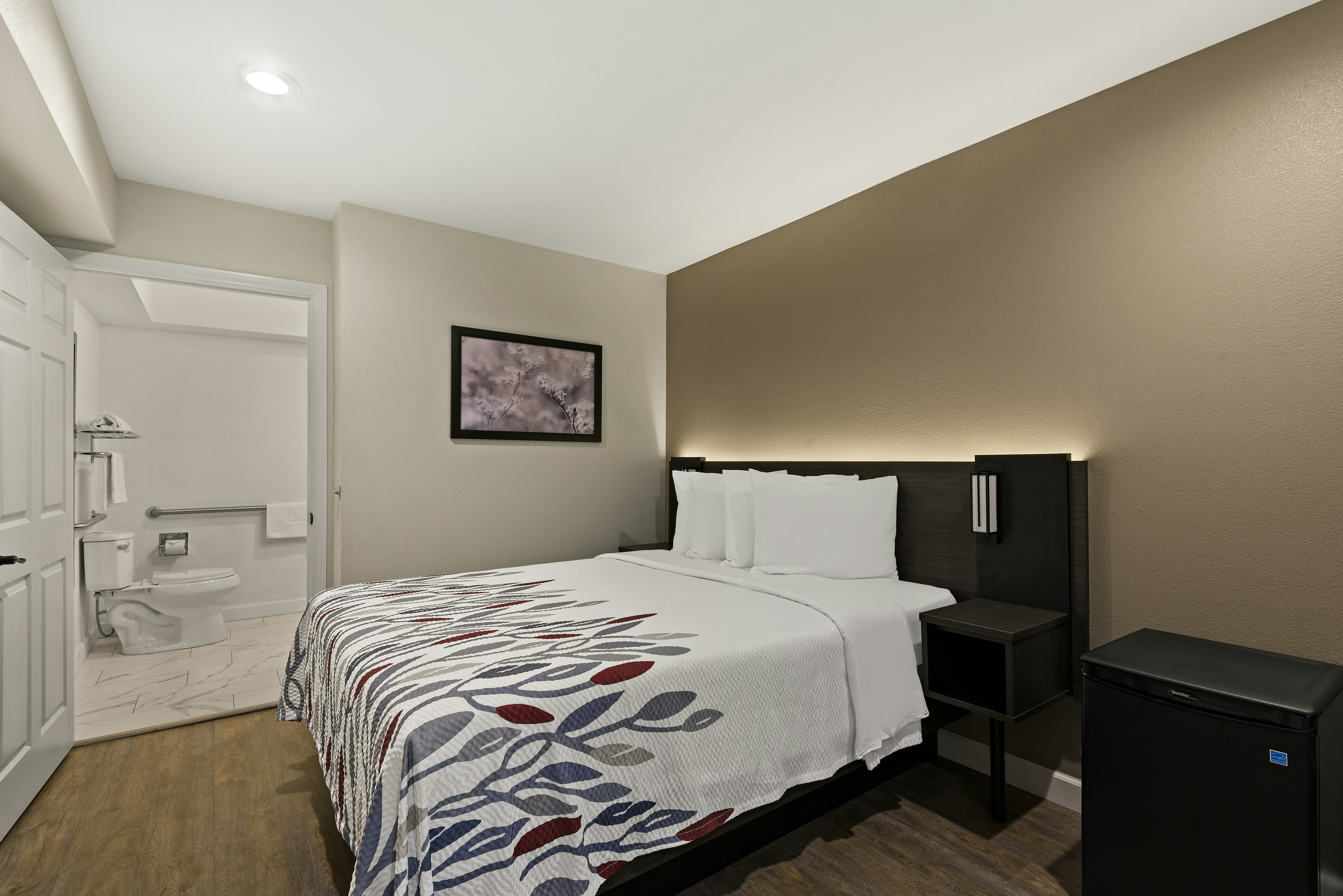 Red Roof Inn Carson – Wilmington, CA