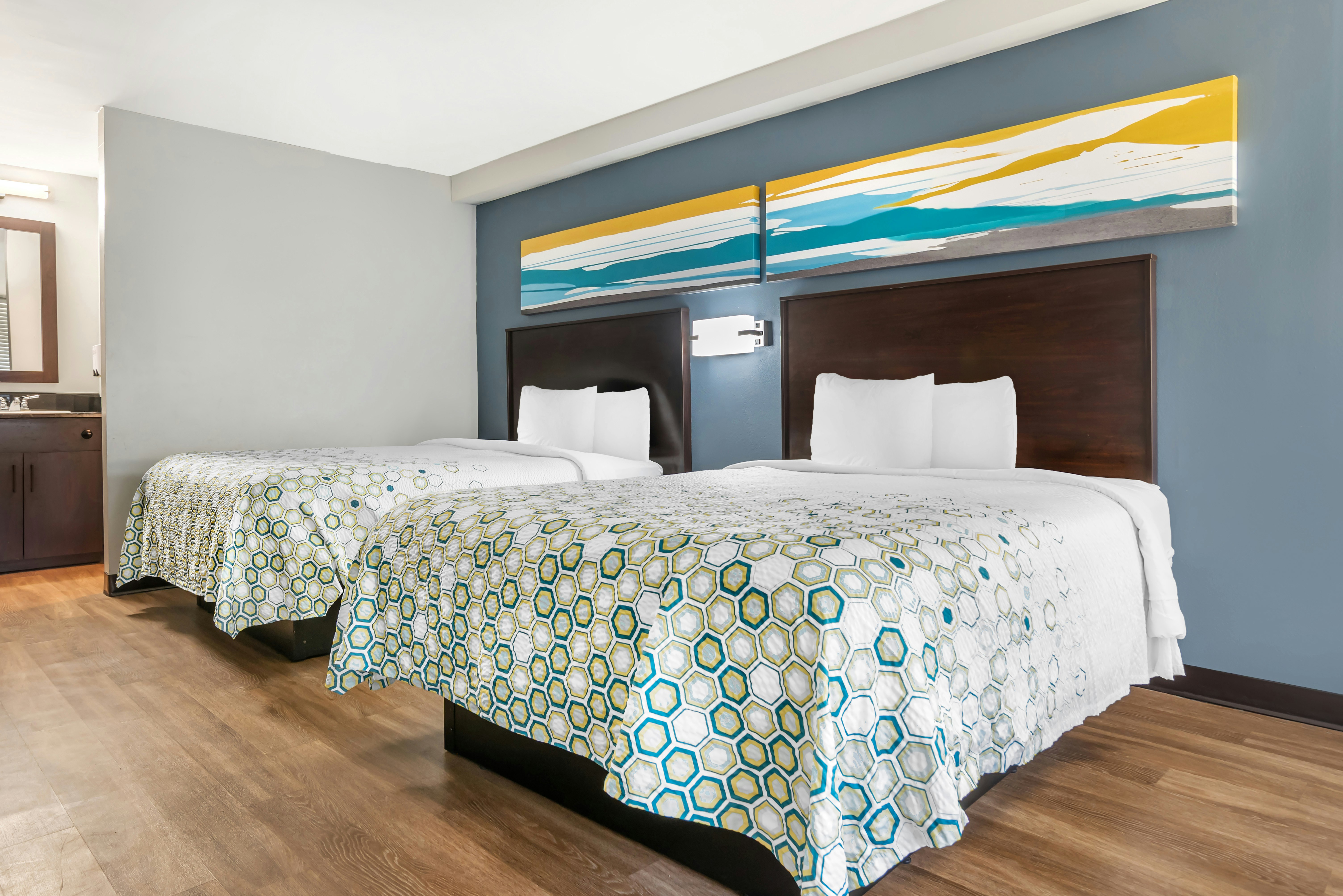 Studio 2 Queen Beds Non-Smoking