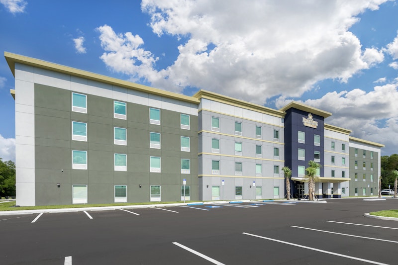 HomeTowne Studios Tampa – Airport