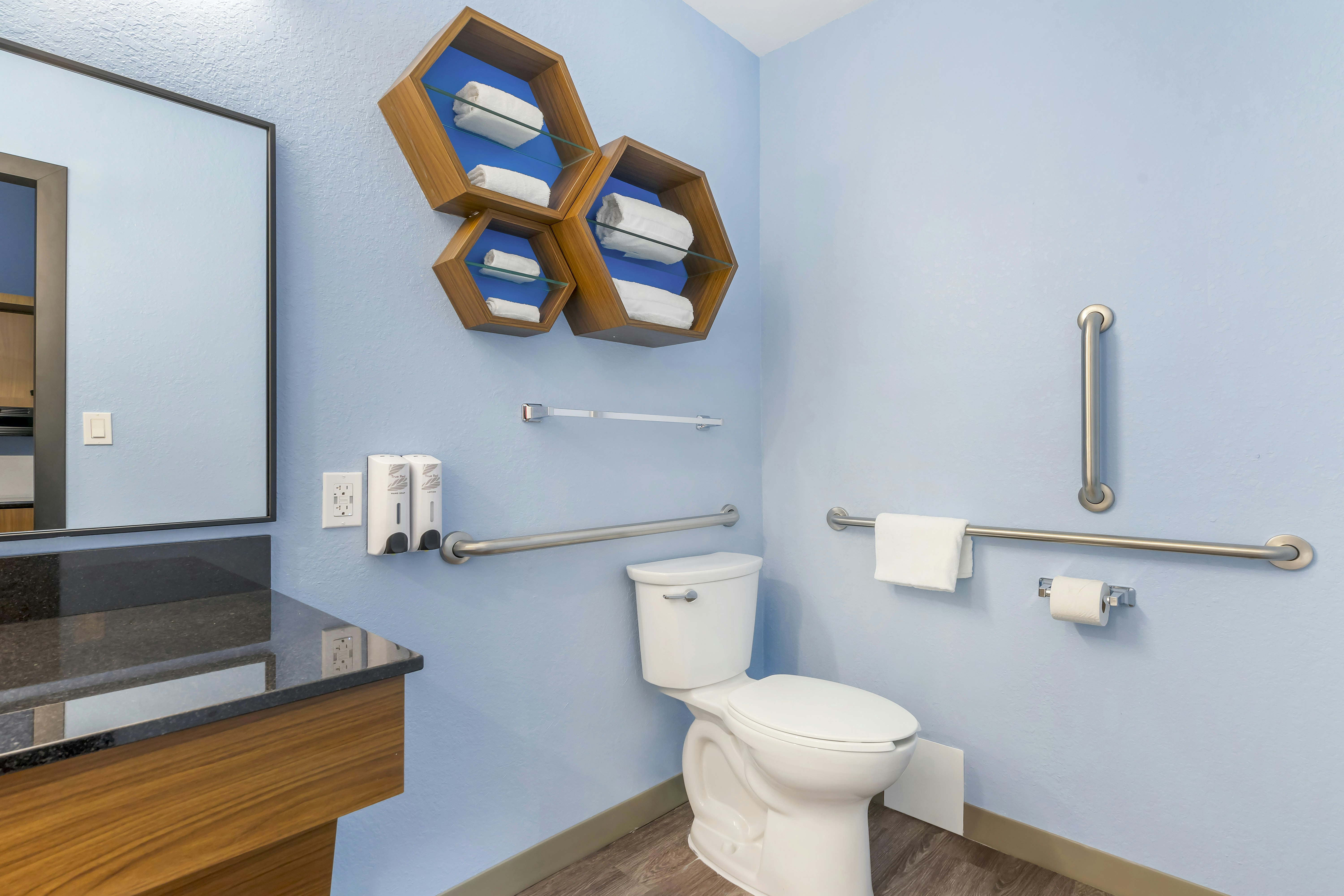 HomeTowne Studios Tampa – Airport