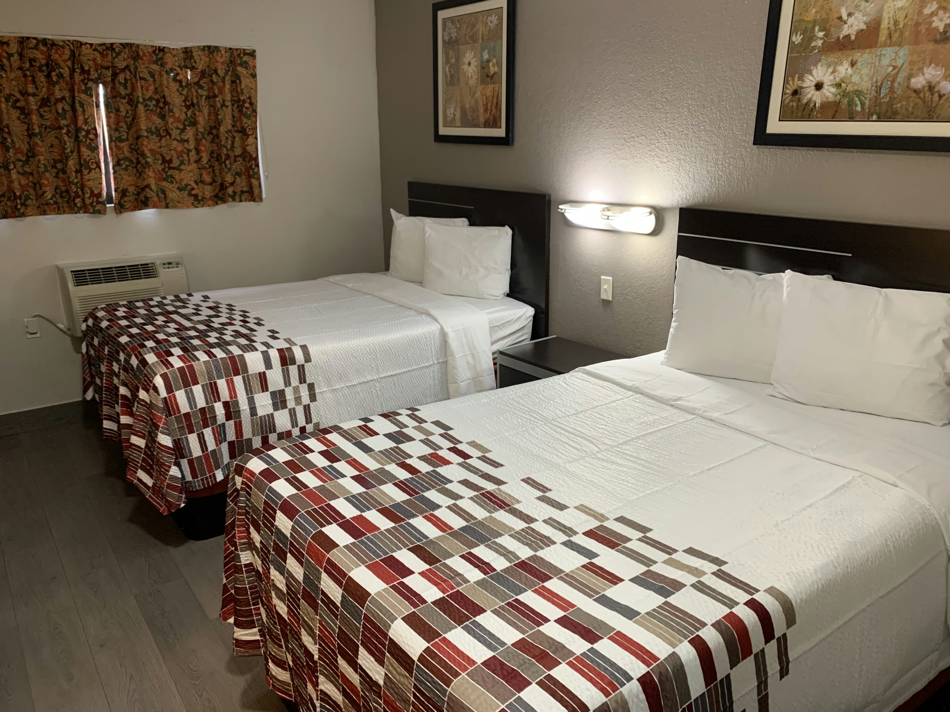 Deluxe 2 Full Beds Non-Smoking